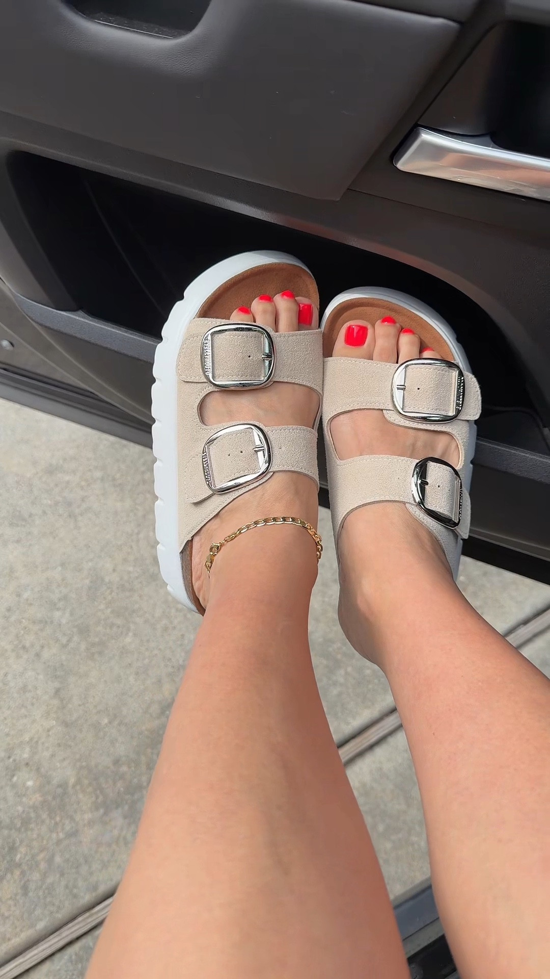 Comfy cute platform sandals! 