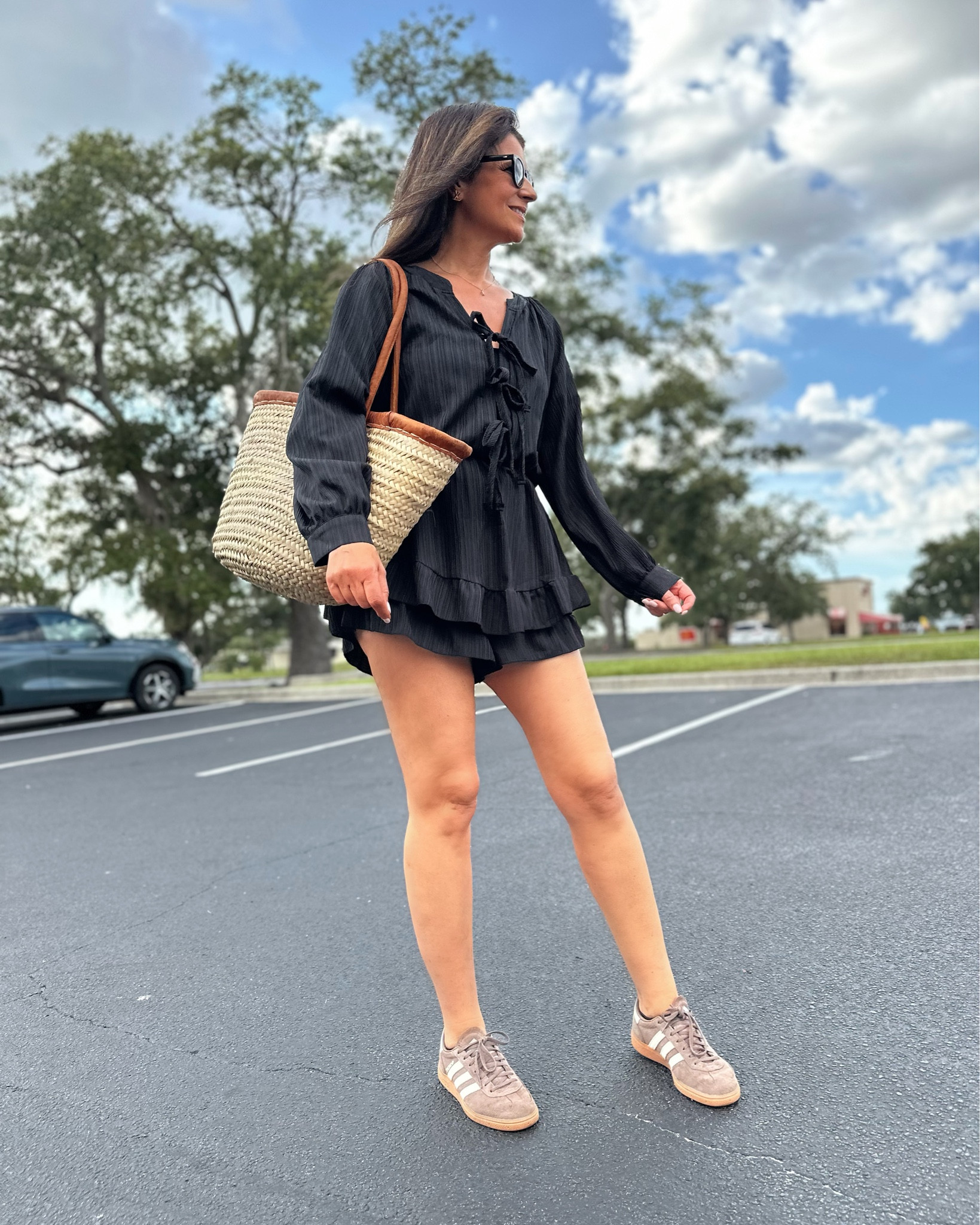 Sweet & Simple
Summer uniform: black ruffles, comfy sneakers & a big straw bag 🌿🖤
#nordstrom

#LTKTravel #LTKSeasonal #LTKOver40