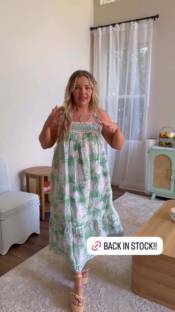 This cute and summary palm print Maxi dress  is back in stock again!! grab it while you can!

#LTKSeasonal #LTKMidsize