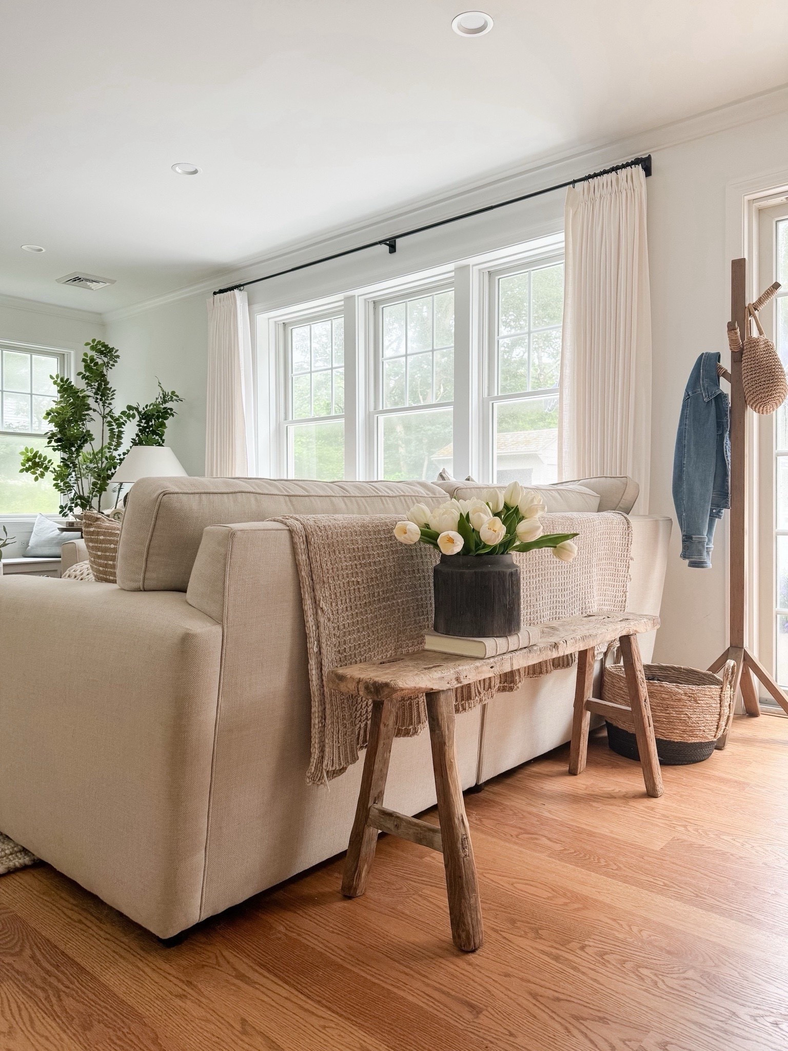 Entryway refresh ✨🤍 This little wood bench is still a favorite of mine! It offers the perfect spot to set a potted plant (as shown here) and adds a cozy, welcoming touch. I also love how practical this coat rack is—ideal for guests to stash their spring layers! 

#LTKHome #LTKSaleAlert #LTKSeasonal