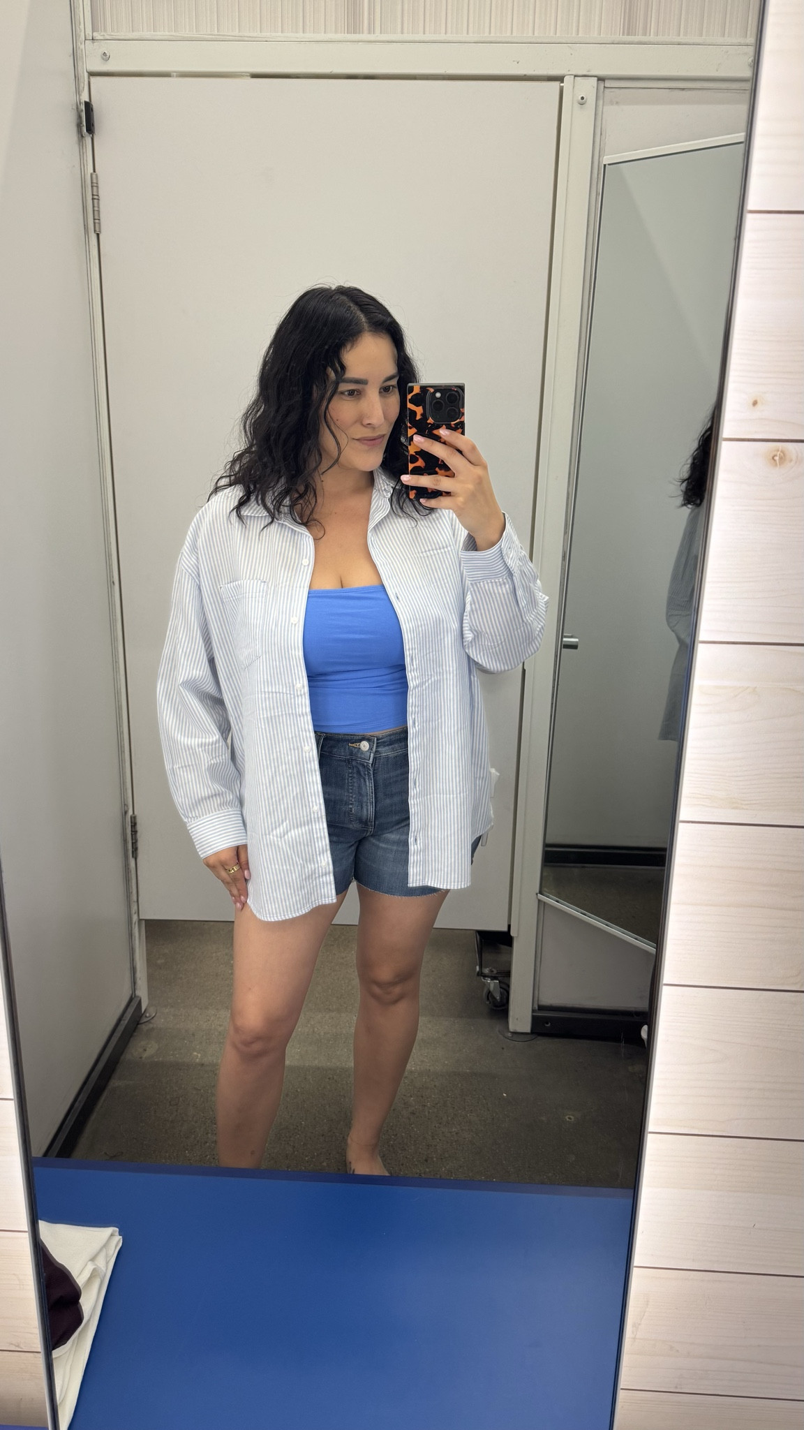 Blue fitted tube top with lightweight layer, an easy casual spring outfit.

Top // M
Bottoms // 10

#LTKootd