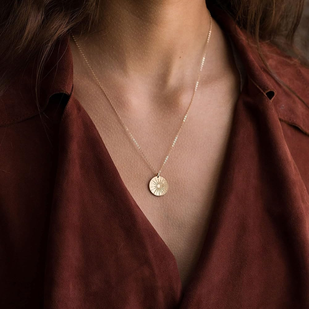 Amazon.com: VRIUA Sun Necklace for Women 14k Gold Plated Dainty Disc Sun Pendant Gold Coin Neckla... | Amazon (US)