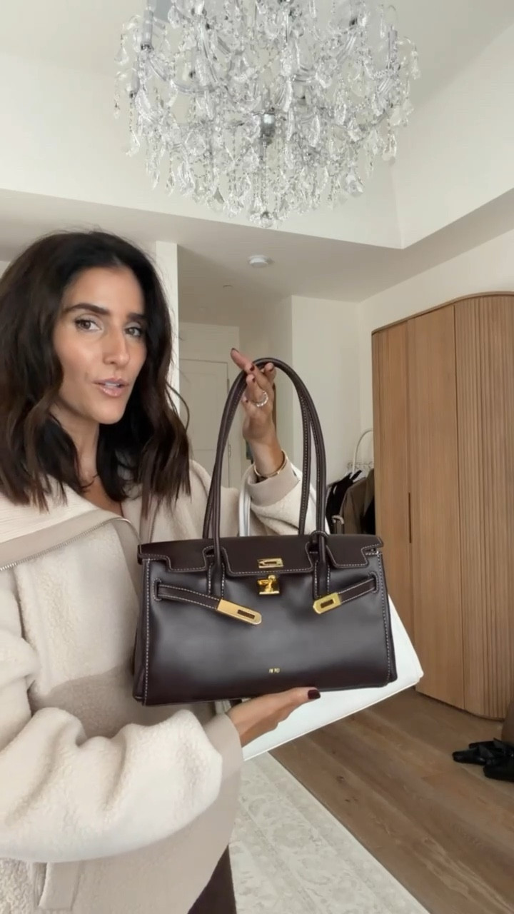 For anyone who is also handbag obsessed…. Girls this new arrival is soooo good! I love how soft it is, the style, functionality and size. 
I’m  just shy of 5-7” wearing the size small sweatshirt. #amazon #handbag #giftidea #stylinbyaylin #aylin #varley #bag

#LTKBeauty #LTKHoliday #LTKGiftGuide