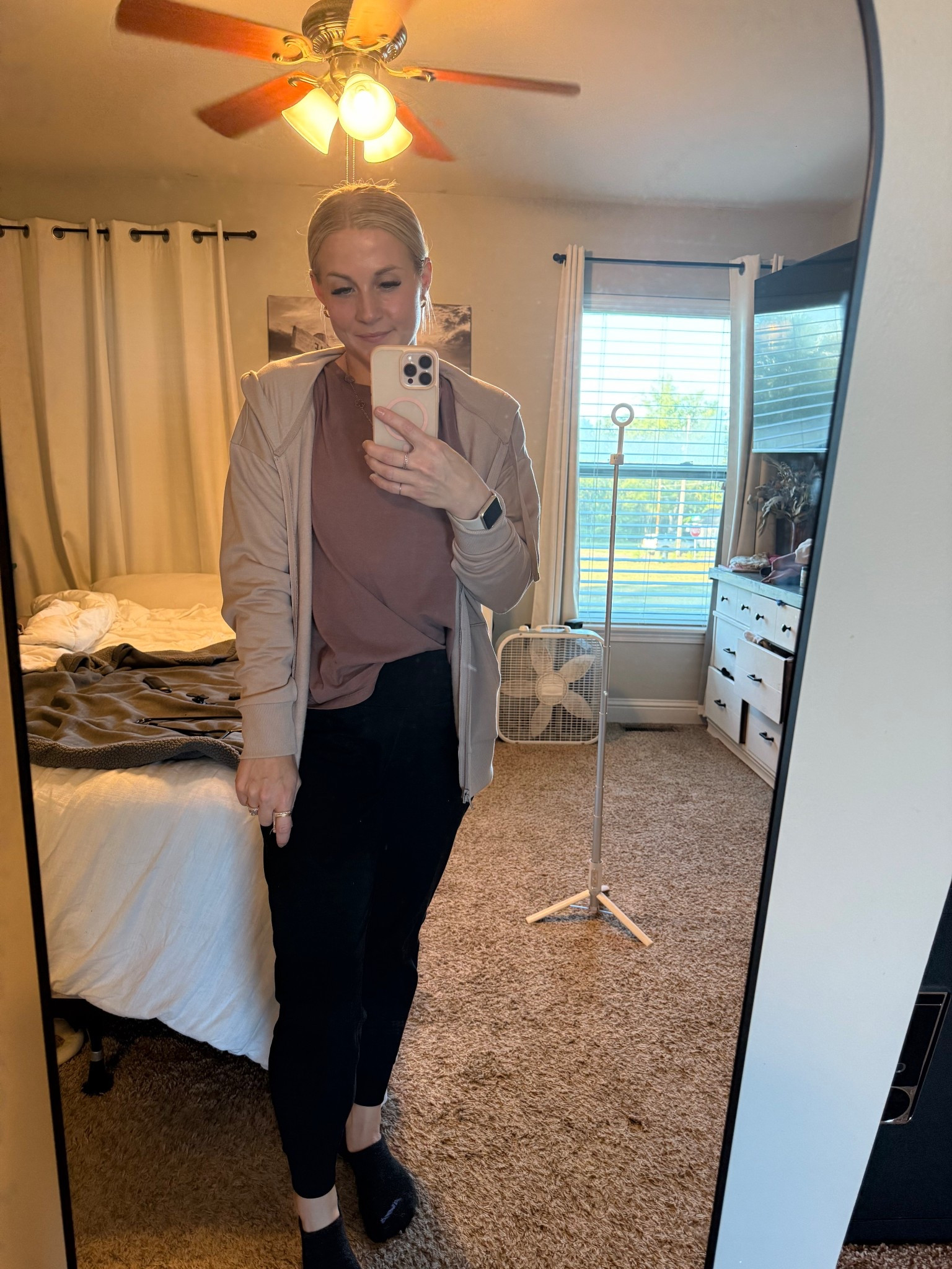 I feel put together in this simple lounge outfit 👏 

#LTKStyleTip #LTKPetite #LTKFindsUnder50