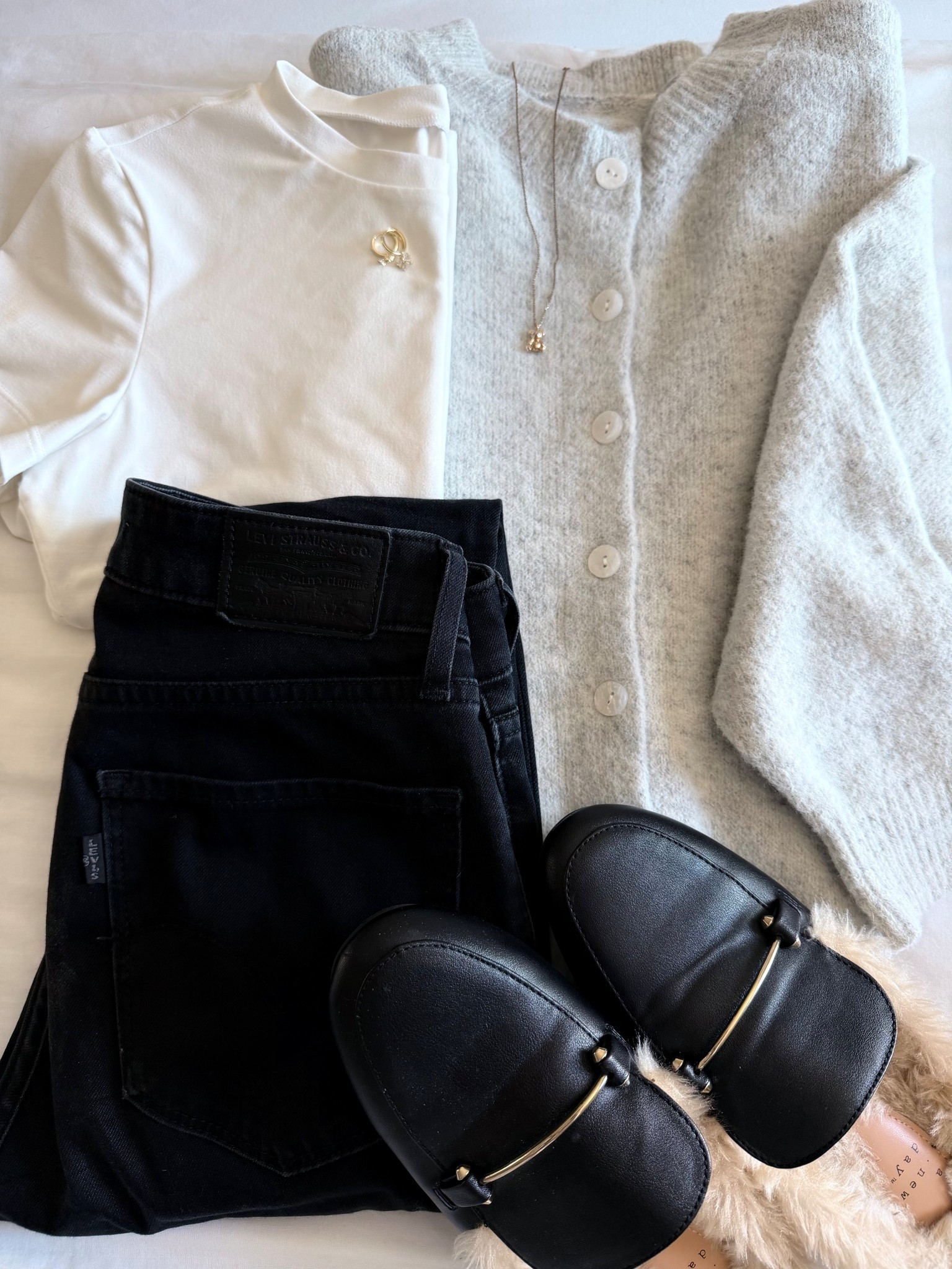 Cozy neutral outfit 🤍🩶🖤

Love this tee that comes in a pack of 3 colors—they’re ON SALE right now so I’m stocking up. This sweater is SO SOFT, it’s a loose fit fyi. These black jeans are my default because they’re so comfortable, they fit true to size—also, they’re ON SALE right now! These mules are so warm for the cooler months. I linked one of my favorite soft long sleeves, my handbag, a similar belt and super cute bow heels to dress this outfit up some if needed. 

#ltksalealert #ltkpetite #jenniferxerin #neutraloutfit #wardrobecapsule #sweater #jeans #shoes #tshirt

#LTKCyberWeek #LTKootd #LTKHoliday