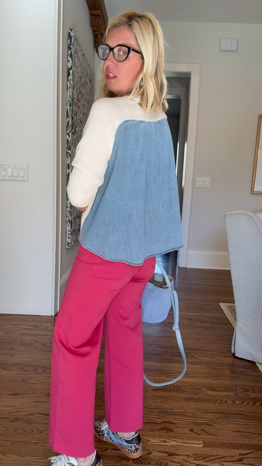 Easy ootd that’s cute, comfy, and a good bit on sale!

Xs top (use code CMLP15)
26 pants
8 shoes
Bag (use code MIXANDMATCH) 