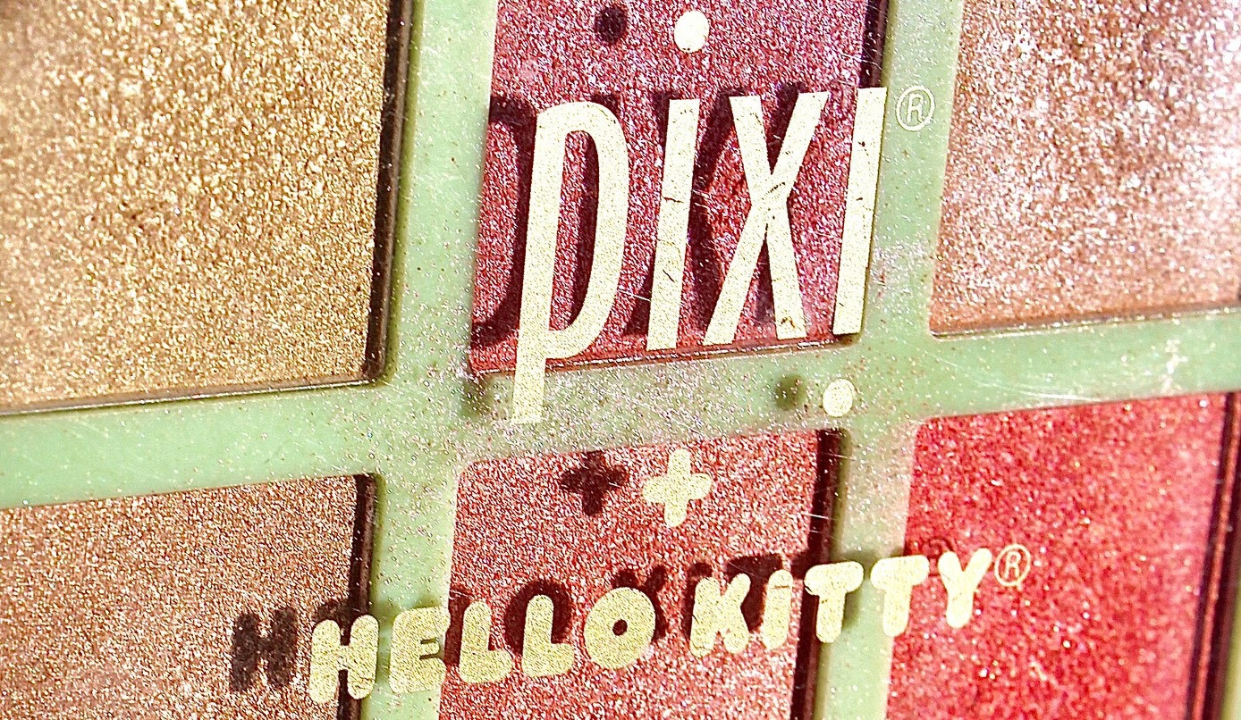 Pixi X Hello Kitty Chrome Glow Face Palette ✨🎨 

Top ingredients:

Mica ~ A mineral agent used to add shimmer/shine.
Bis-Diglyceryl Payacyledipate-2 ~ An Emollient used to help build & give smoother texture. 
Caprylic/Capric Triglyceride ~ Delivered from coconut oil & glycerin, an Emollient that replenishes skins surface & resists moisture loss.
Ethylhexyl Palmitate ~ An emollient & texture enhancer.
Tocopheryl Acetate ~ Form of vitamin E, known for its antioxidant properties.

@pixibeauty 
@shoppersbeauty 

#ingredients #acnesafe #makeup #makeupforacne #dryskin #pixibeauty #pixibypetra #palette #swatches #glitter #shimmerpalette #makeuplover #shoppersdrugmart #lightweight #nontoxic #aesthetic #chrome #hellokitty #radiantskin #glowymakeuplook #glowyskin #textureshots #ugc #beautycreator