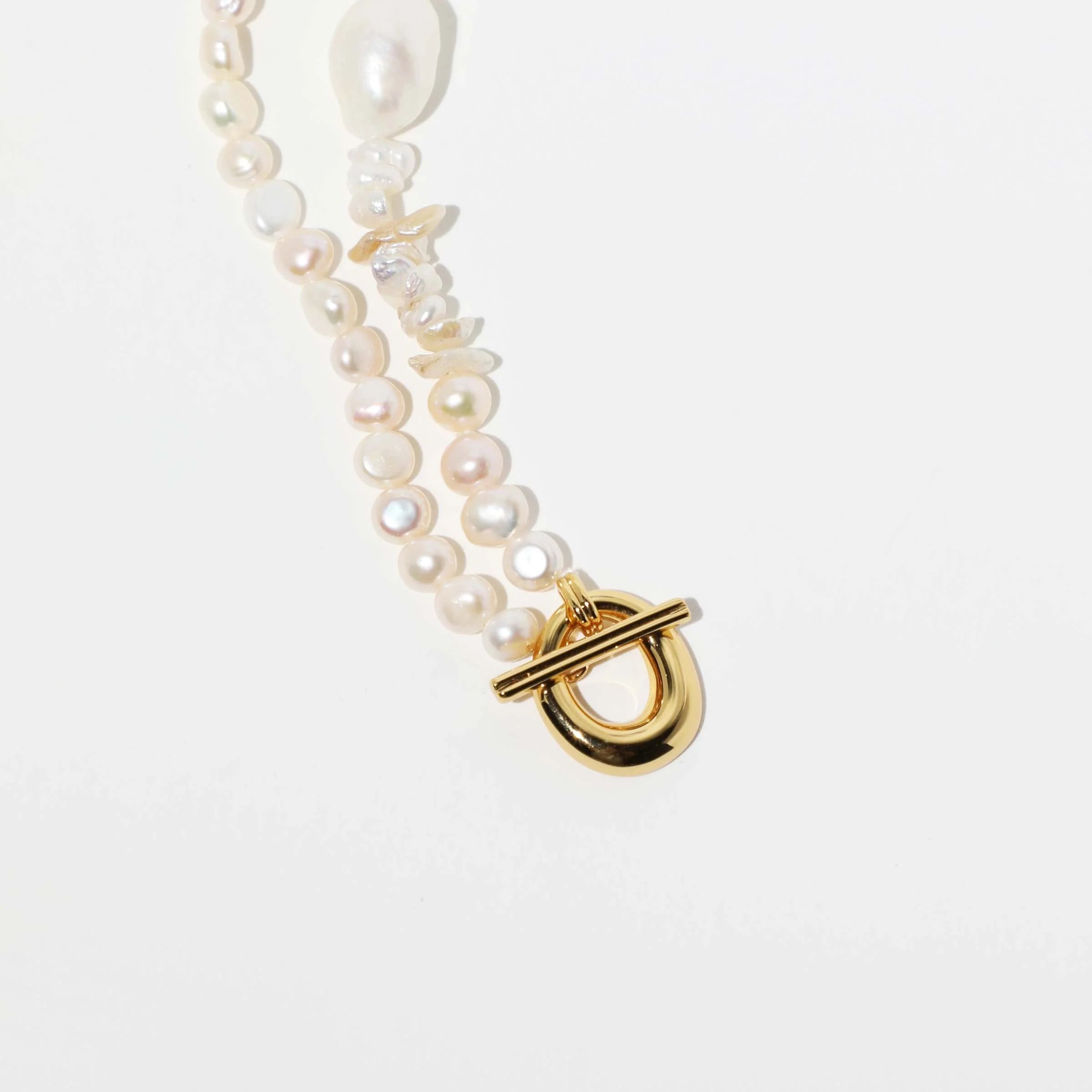 Pearl Beaded T-Bar Gold Necklace | Astrid & Miyu Necklaces | Astrid and Miyu