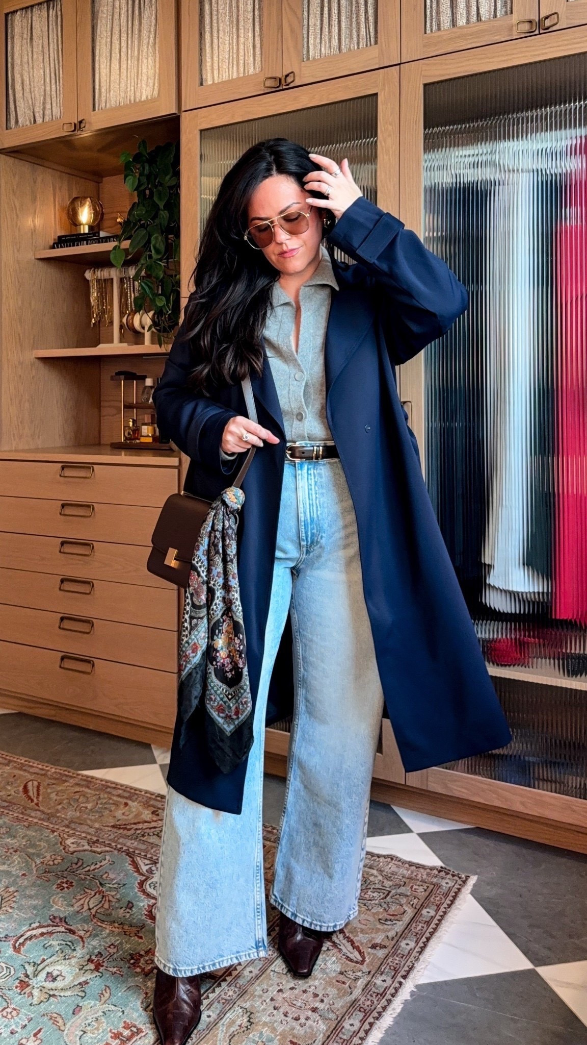  Is she a movie star running for coffee or just a mom in a sweatsuit? 👀 Either way, this Quince trench is the polish-me-up piece. Lightweight, rich navy, and under $200 — truly magical. @onequince #QuincePartner




#LTKSeasonal #LTKStyleTip #LTKMidsize