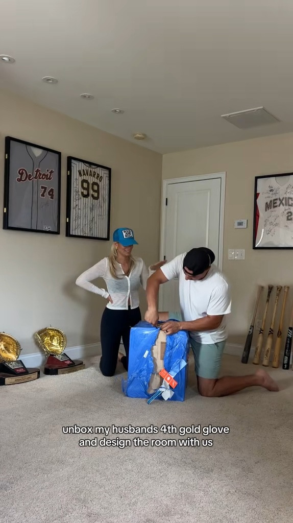 finally getting around to hanging all of my husbands baseball stuff in his office! 


Baseball, baseball jerseys, baseball bats, mlb, mlb jerseys

#LTKFamily #LTKMens #LTKHome