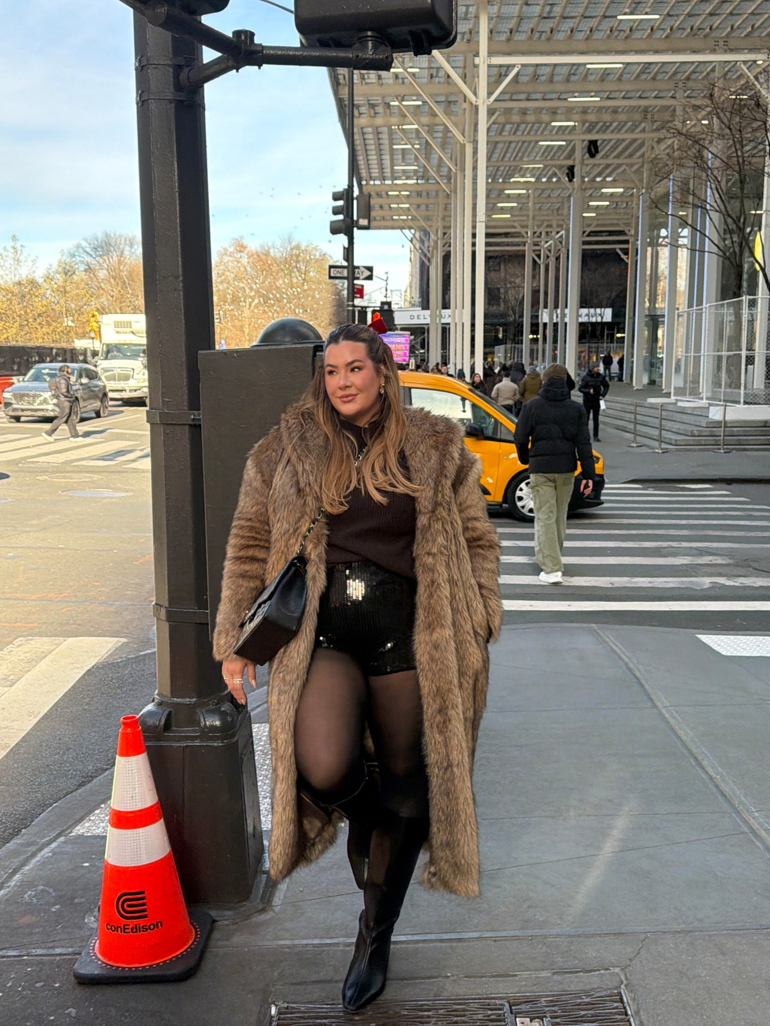 Winter in NYC OOTD

#LTKMidsize #LTKSeasonal #LTKHoliday