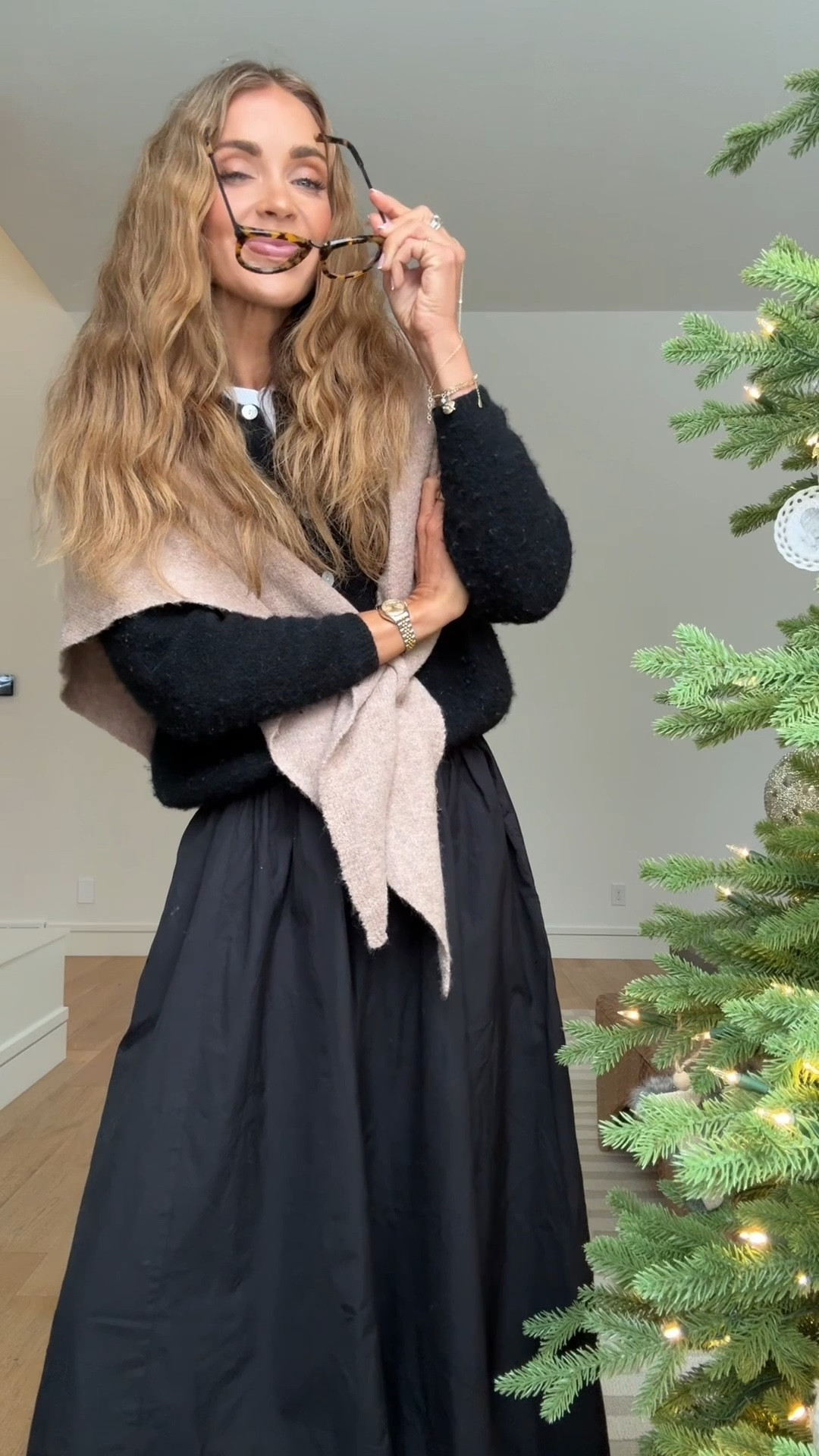 Sunday best fit 

Sweater small
Skirt xs (comes in a set)
Tshirt small 