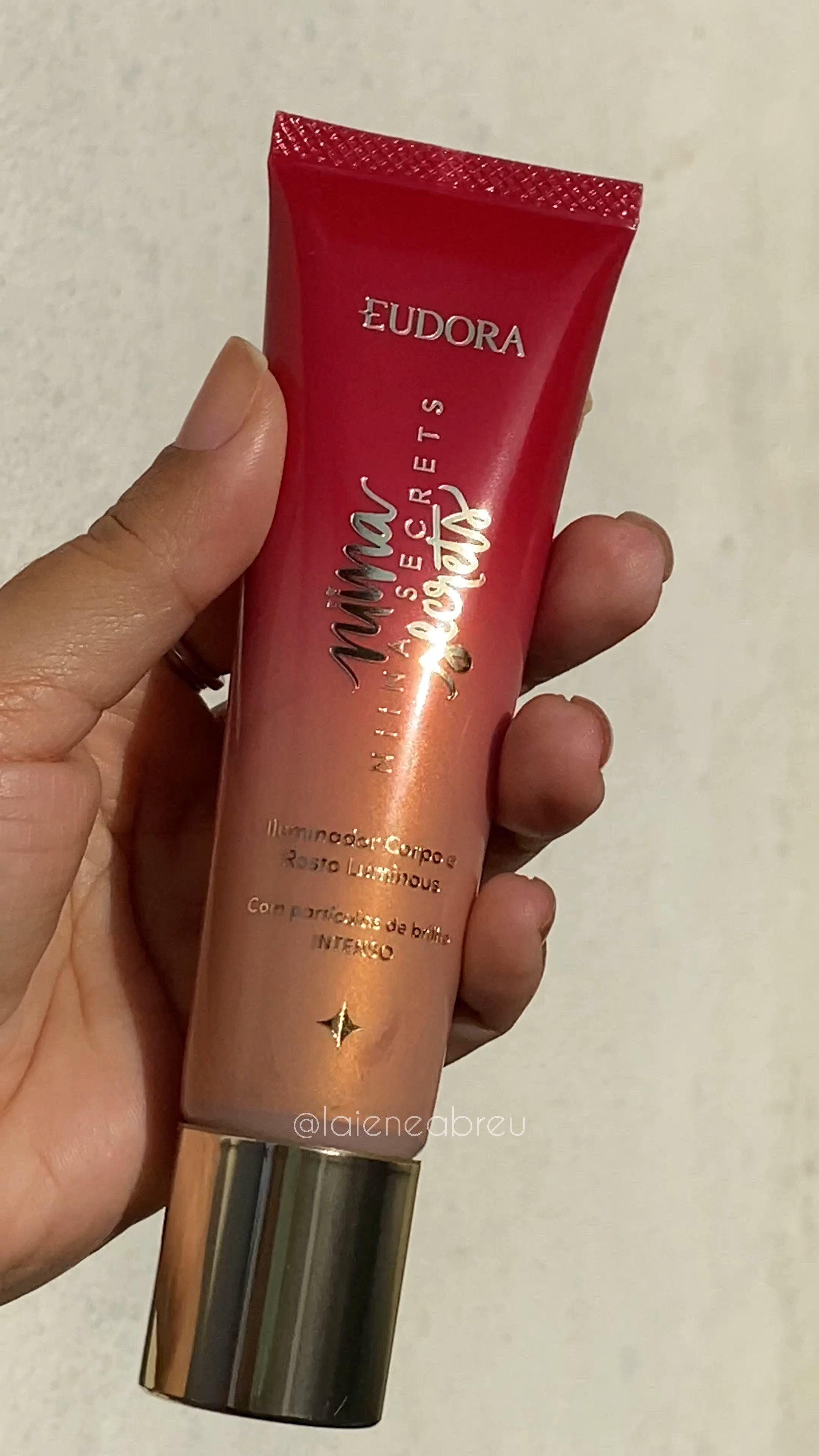 Aquele iluminador corporal e facial, que fica lindo na pele e não transfere 🥰✨
#ltkmasters

#LTKswim #LTKbeauty #LTKbrasil