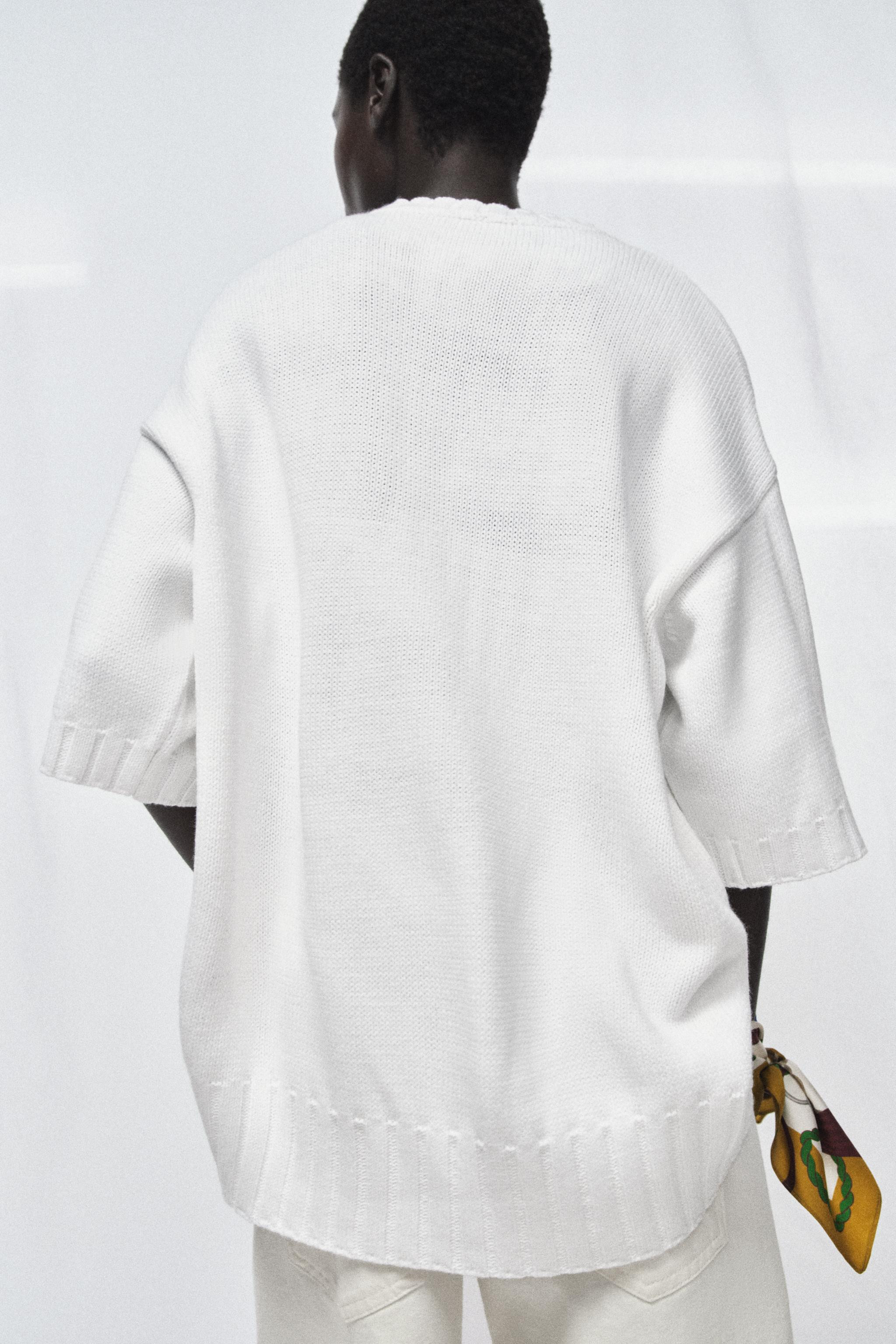 ASYMMETRIC HEM SHORT SLEEVE KNIT JUMPER | Zara US