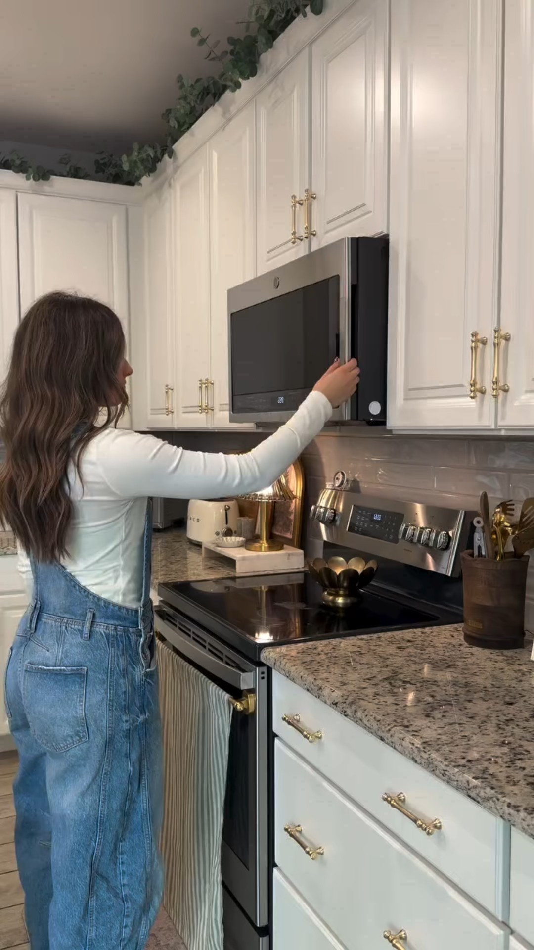 I really thought this was the year I’d remember everything. Sports, school stuff, dinners, appointments… all in my head. 🫠 #ad

Turns out my brain was never meant to run a family of this size. So I stopped trying to be more organized and just gave the job to the @myskylight 

Less chaos. Fewer questions. A quieter brain. Honestly? Best resolution I’ve ever kept. ✨

#MySkylight #MomMentalLoad #RealLifeMom