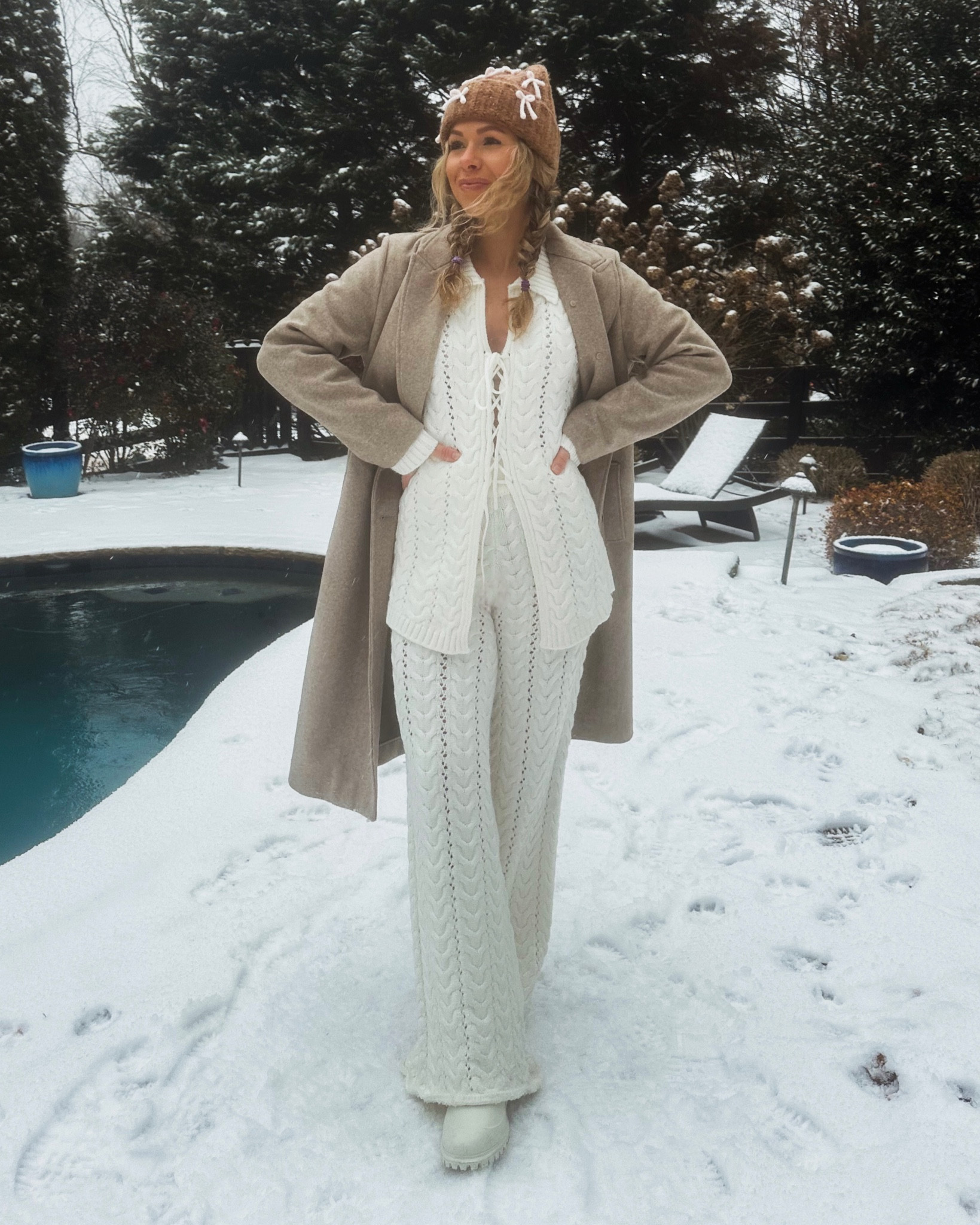 Cutest winter two piece pants set! Would be so cute for a ski trip. I’m wearing a size small. 

#LTKSeasonal #LTKTravel #LTKStyleTip