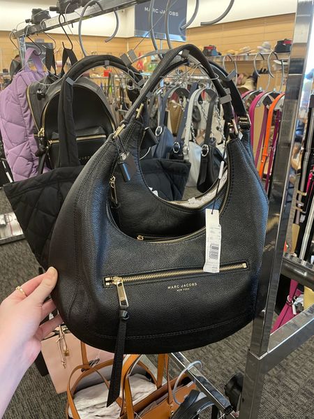 Still obsessed w the shape of this Marc Jacobs bag at nordstrom rack 



#blackleatherbags #leatherhandbag #trendyhandbags



#LTKitbag #LTKsalealert #LTKstyletip