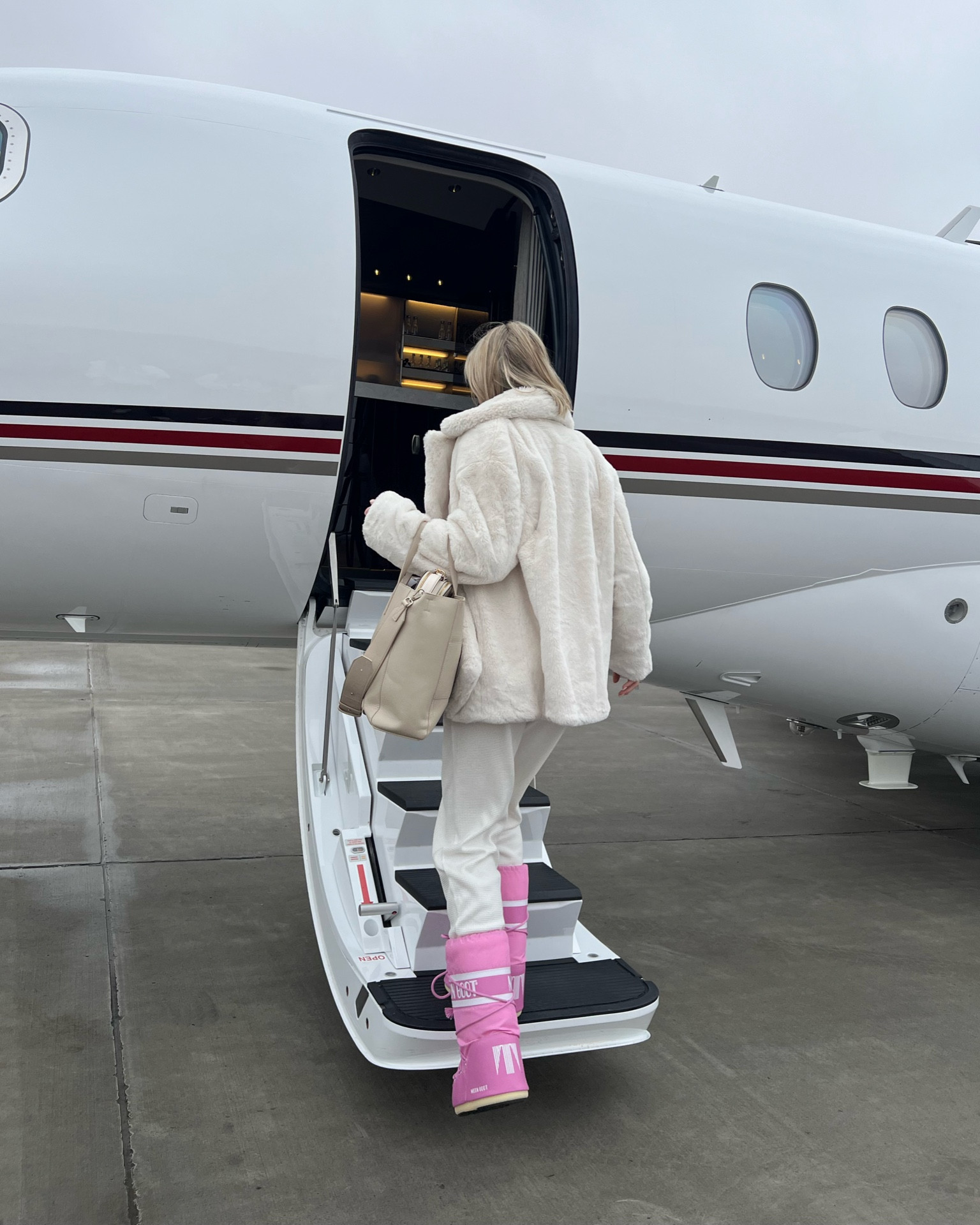 on a jet ✈️💕

#LTKstyletip #LTKSeasonal