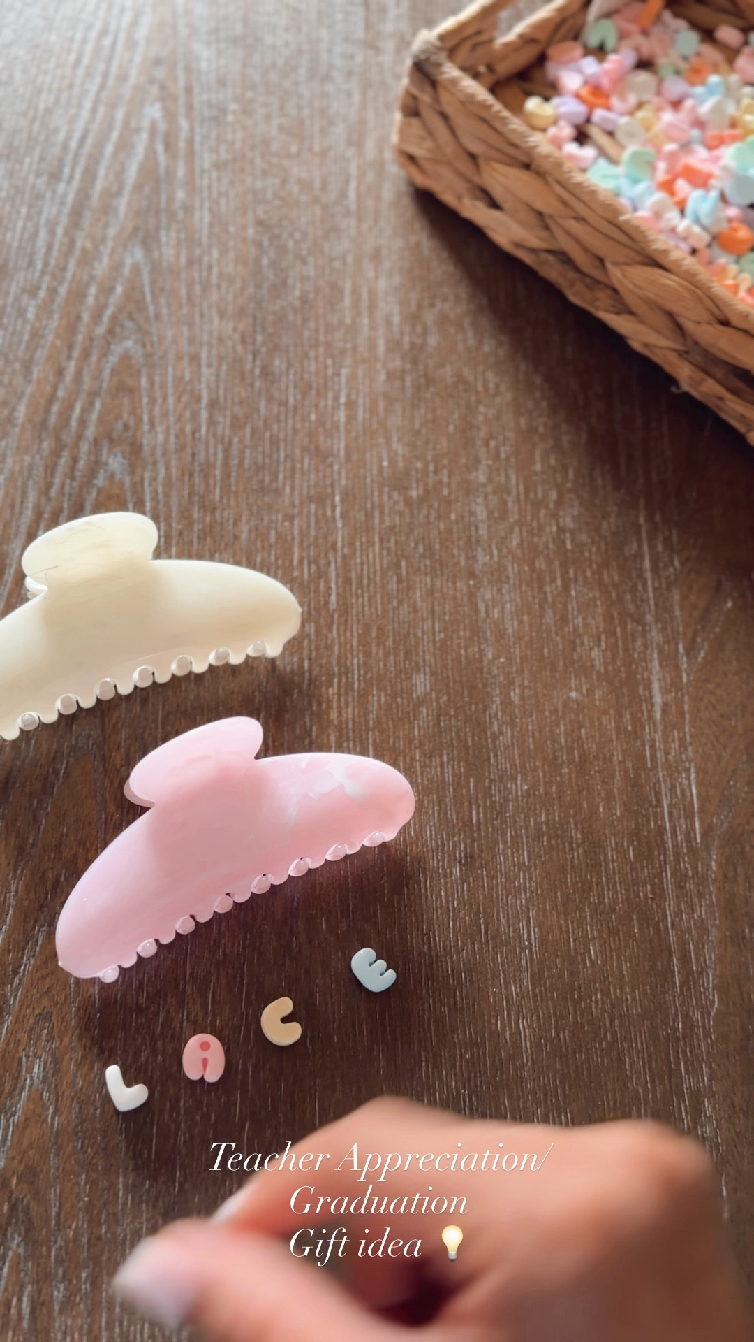 ⚡️POV: you made a personalized gift that looks expensive… but it’s actually DIY 👀✨💞

I made these custom name hair clips + matching cup with EVERYTHING from Hobby Lobby — and no Cricut needed 🙌

This is your sign to stop overthinking gifts this season because this is:
✔️ Teacher Appreciation ready
✔️ End of year school gift approved
✔️ Graduation gift that feels PERSONAL

Cute, easy, and budget-friendly… we love that 💁🏽‍♀️.  ⚡️#DIYGiftIdeas #TeacherAppreciationWeek  #DIY #diyprojects #DIYmom 

#LTKstorytime