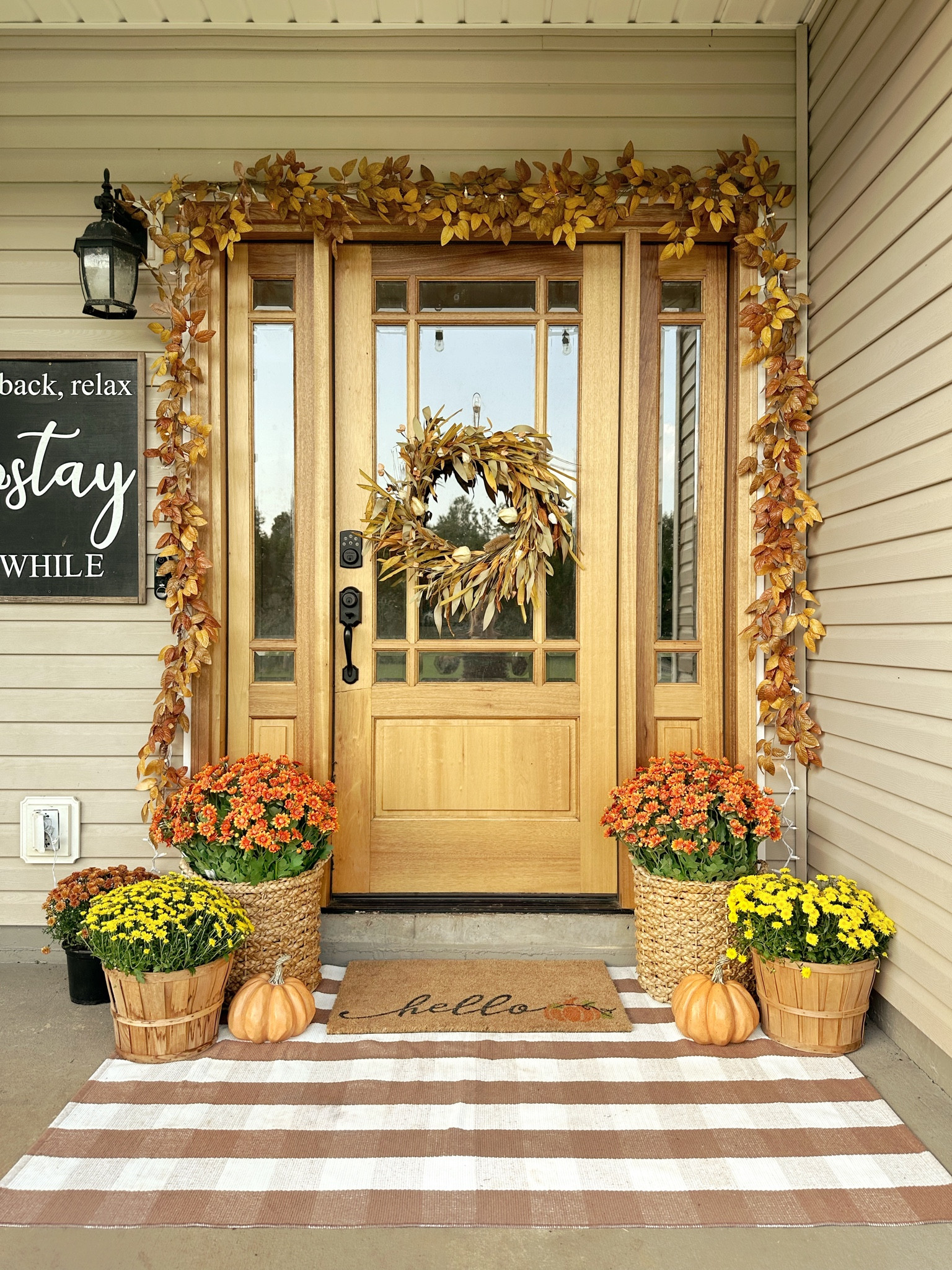 Fall porch decor!🍂