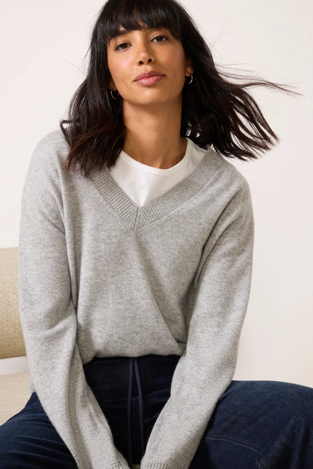 EVEREVE Women's Juliet Cashmere V Neck Sweater Top, Size Large, Grey | Evereve