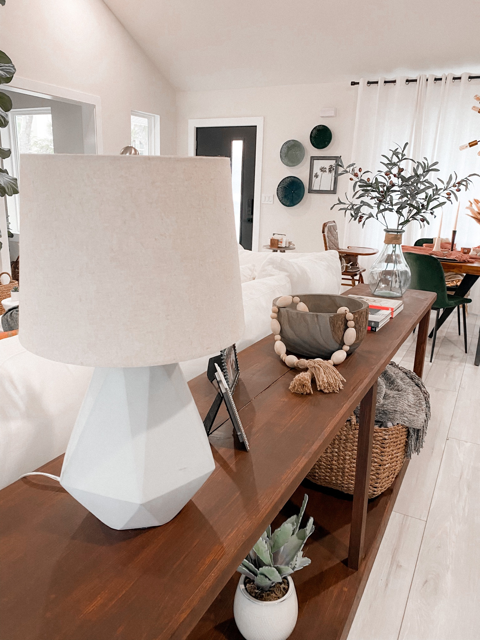 Amazon living room decor

#Amazon 

#LTKhome #LTKstyletip #LTKsalealert