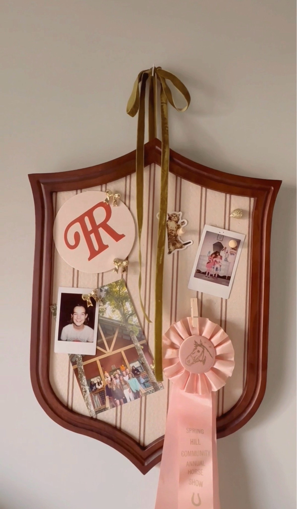 This crest is so good! It’s a pinboard and such a fun way to display pictures and treasures.✨✨✨

#LTKmomlife #LTKHome #LTKKids
