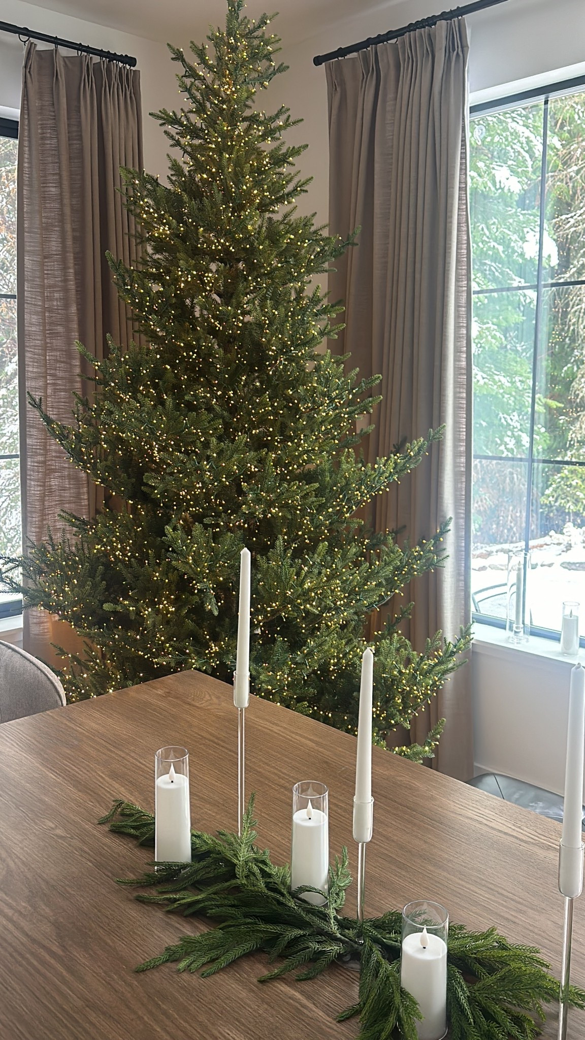 Christmas dining room, neutral Christmas, candles, Christmas twinkle tree

#LTKHome #LTKHoliday #LTKCyberWeek