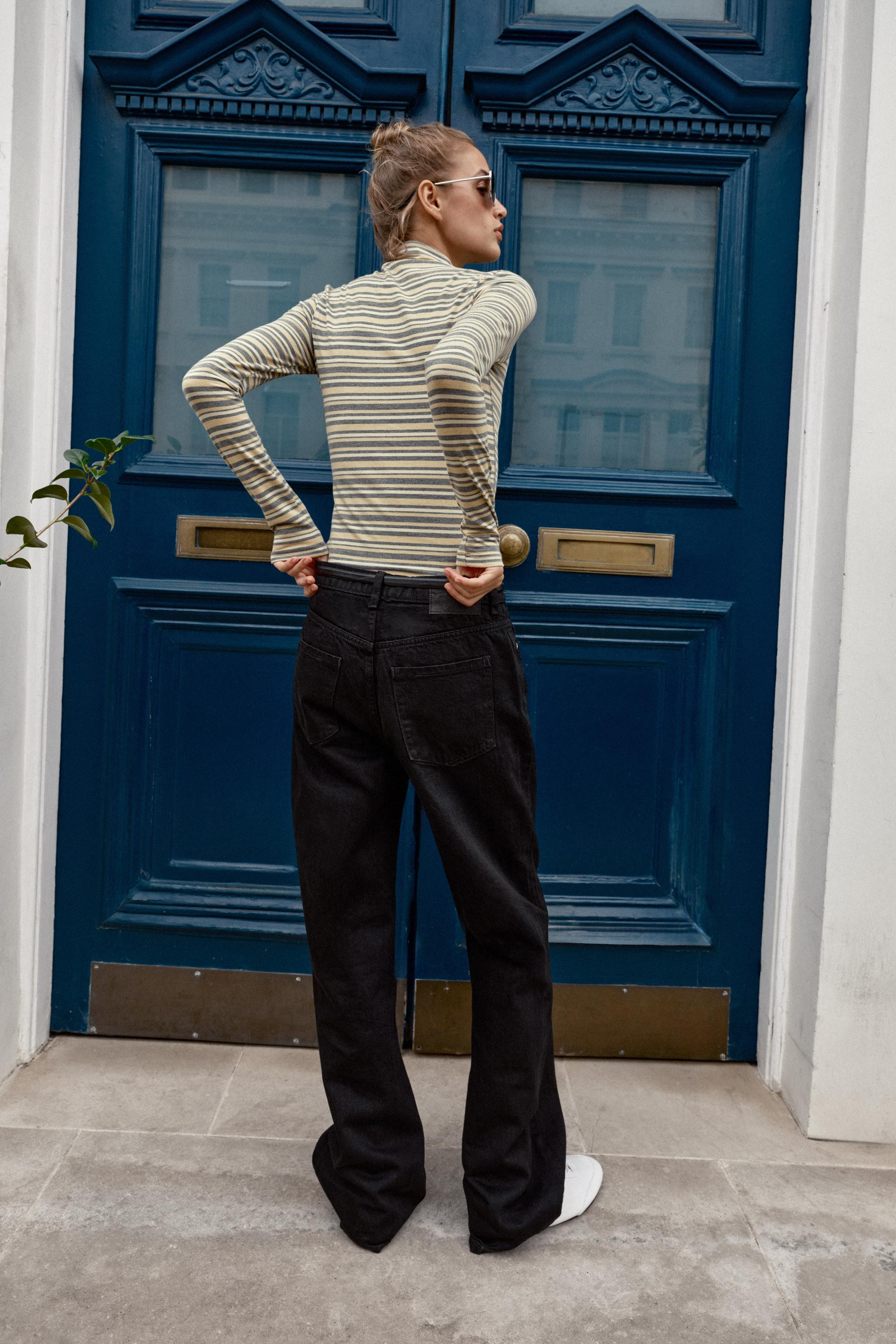 Model height: 173 cmSLIM FIT - HIGH NECK - CROPPED - LONG SLEEVET-shirt featuring a high neck and... | Zara UK