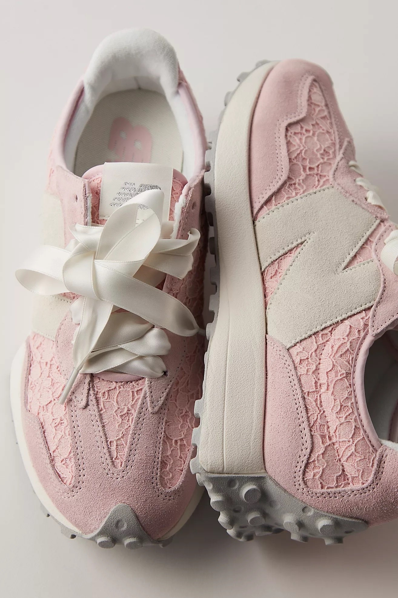 Limited edition new balance 327 🎀💕

#LTKSeasonal #LTKootd #LTKGiftGuide