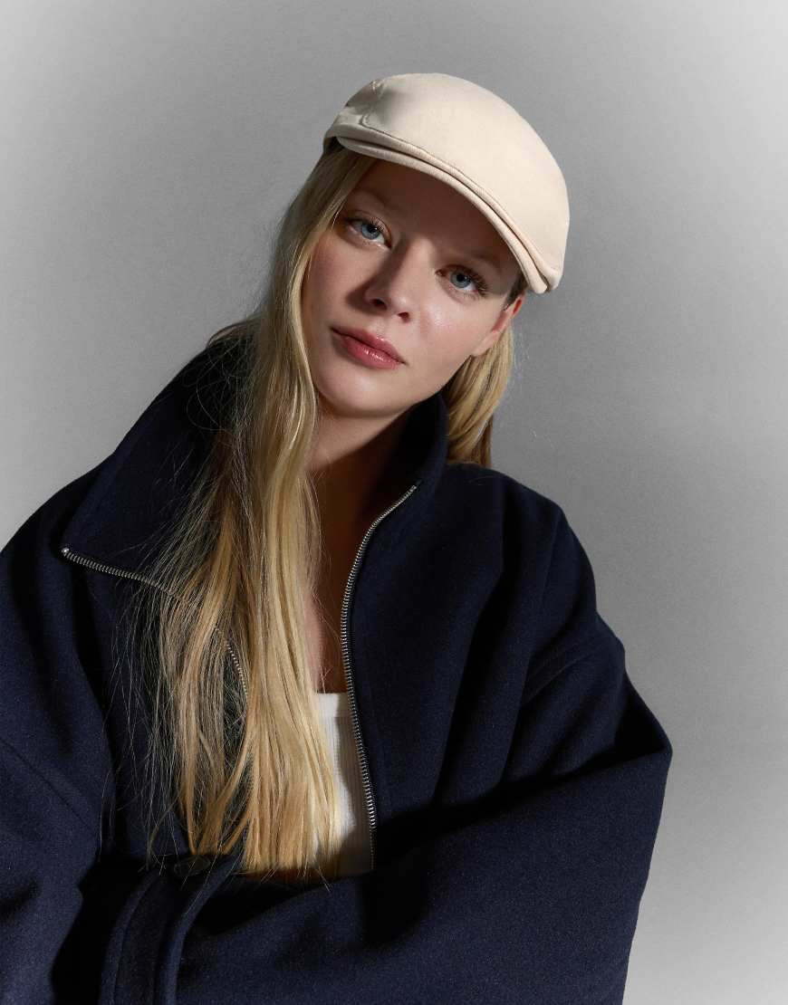 Bershka – Baskenmütze in Ecru-Weiß | ASOS (Global)