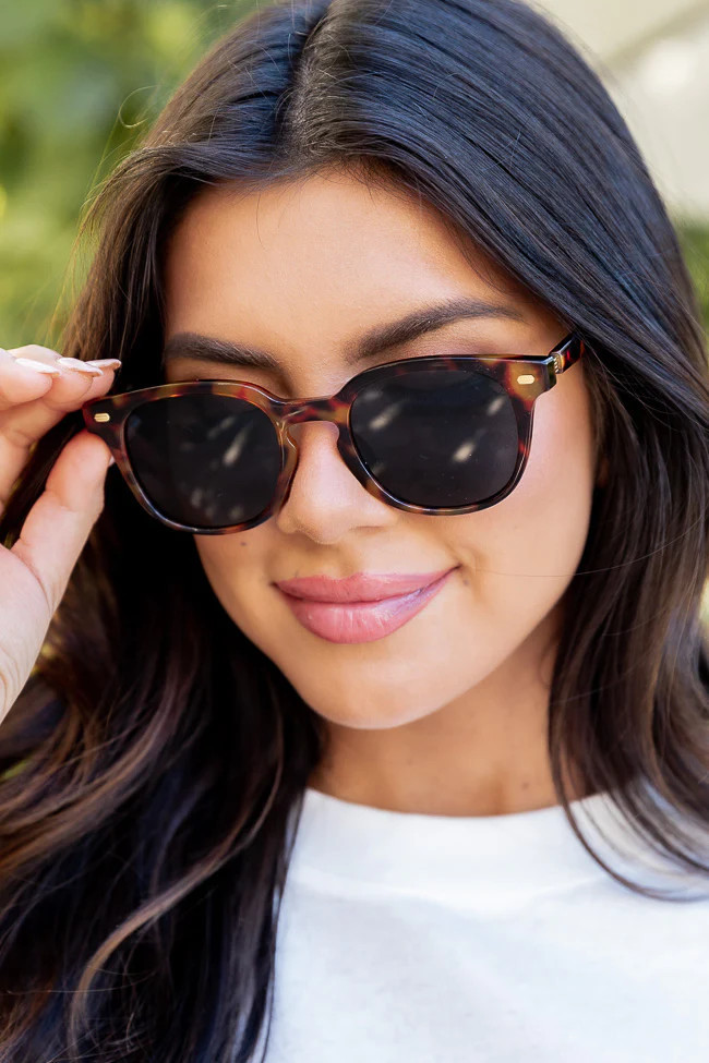 Between Us Brown Round Tort Sunglasses | Pink Lily