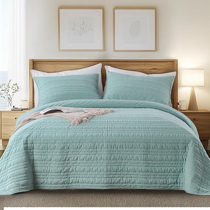 KASENTEX Luxury Velvet Quilt Set,Oversize Queen 102"x106",Soft Bedspread Coverlet with 2 Pillow S... | Amazon (US)