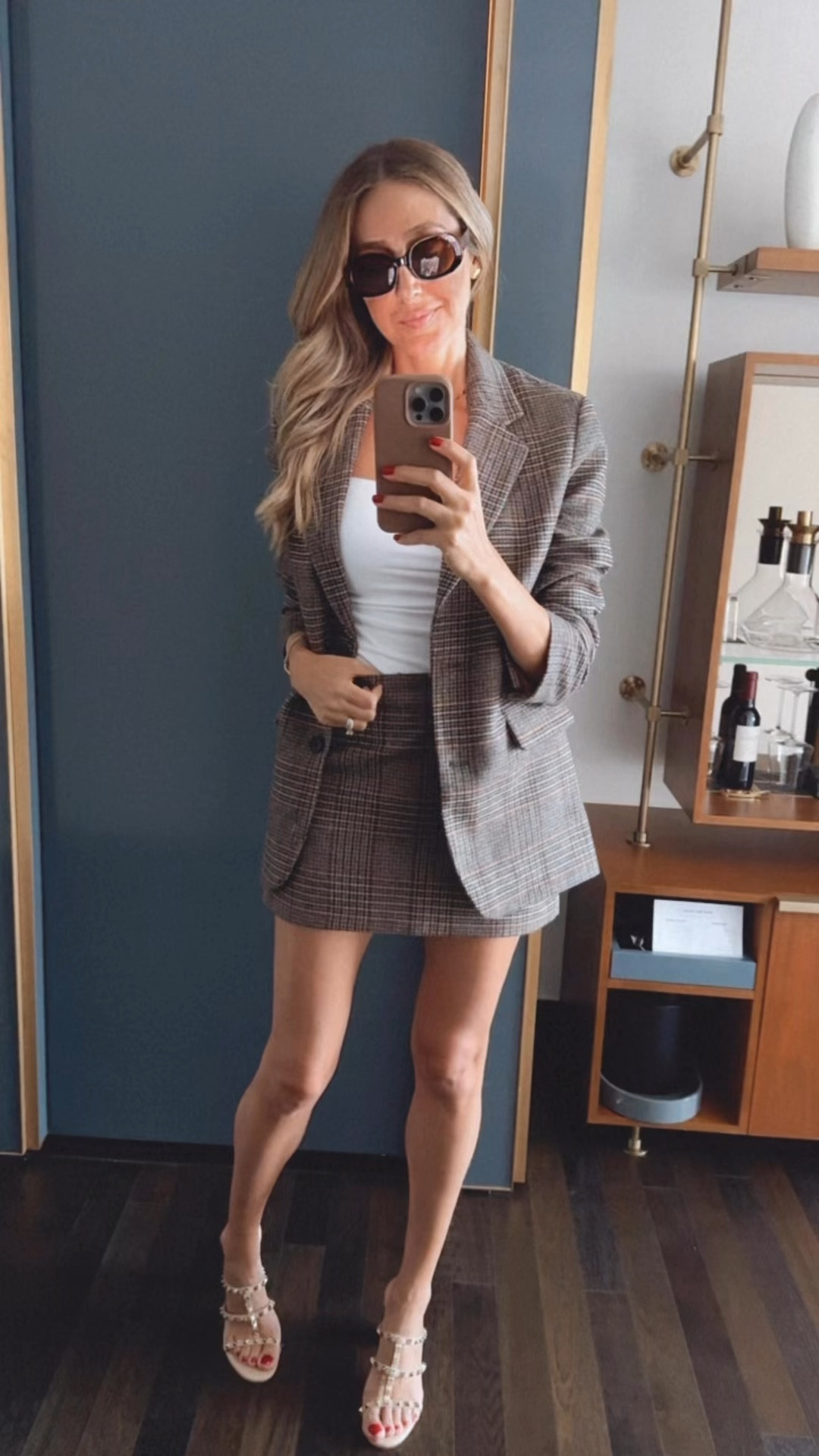 Cute and chic dynamite outfit 
Runs tts , wearing a size small 


#LTKTravel #LTKFindsUnder100 #LTKCon