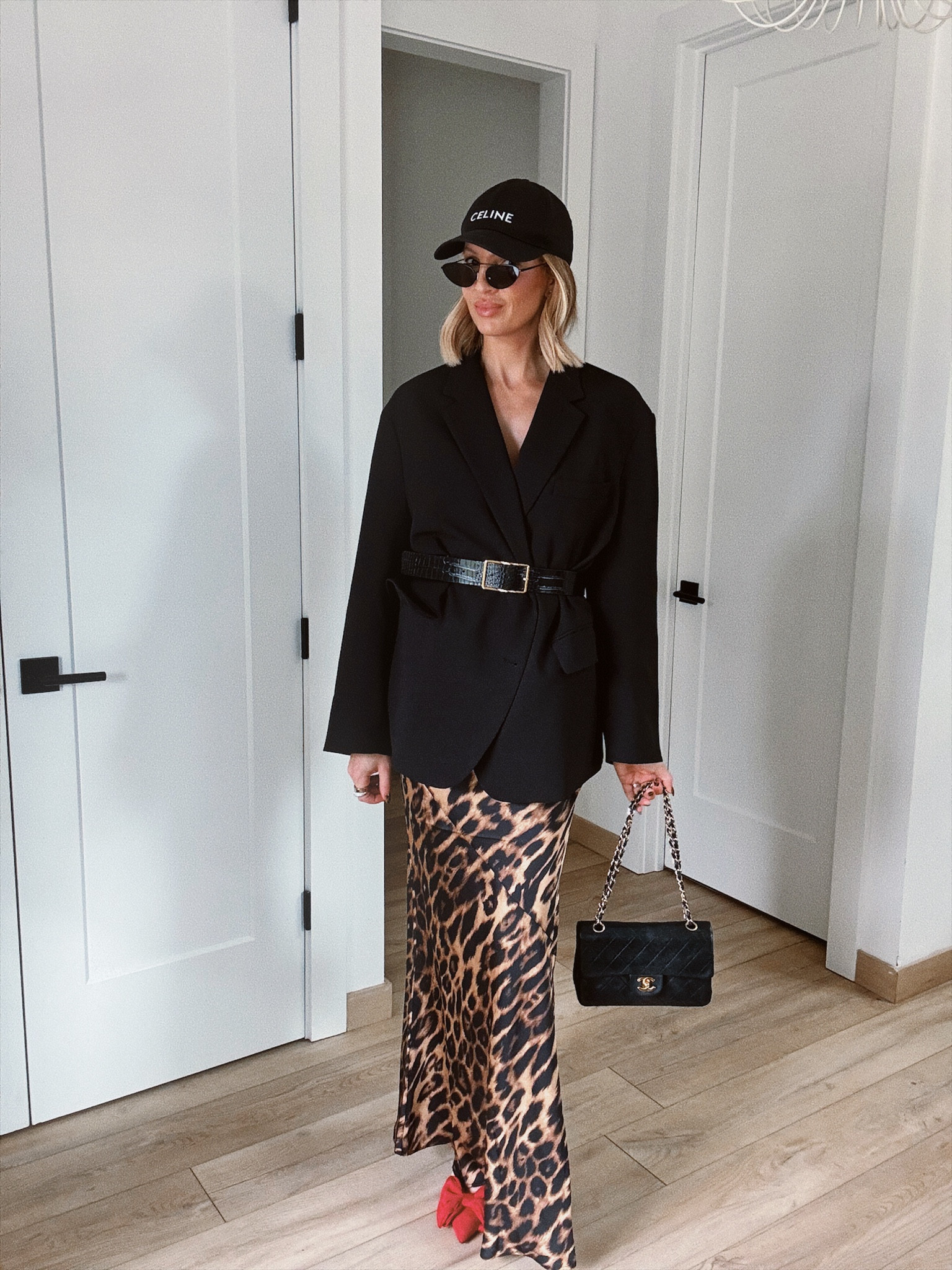 Blazer runs very oversize! I’m wearing my usual size, a small. Skirt is from commense! I also linked some other similar looks.

#LTKWorkwear #LTKOver40 #LTKStyleTip