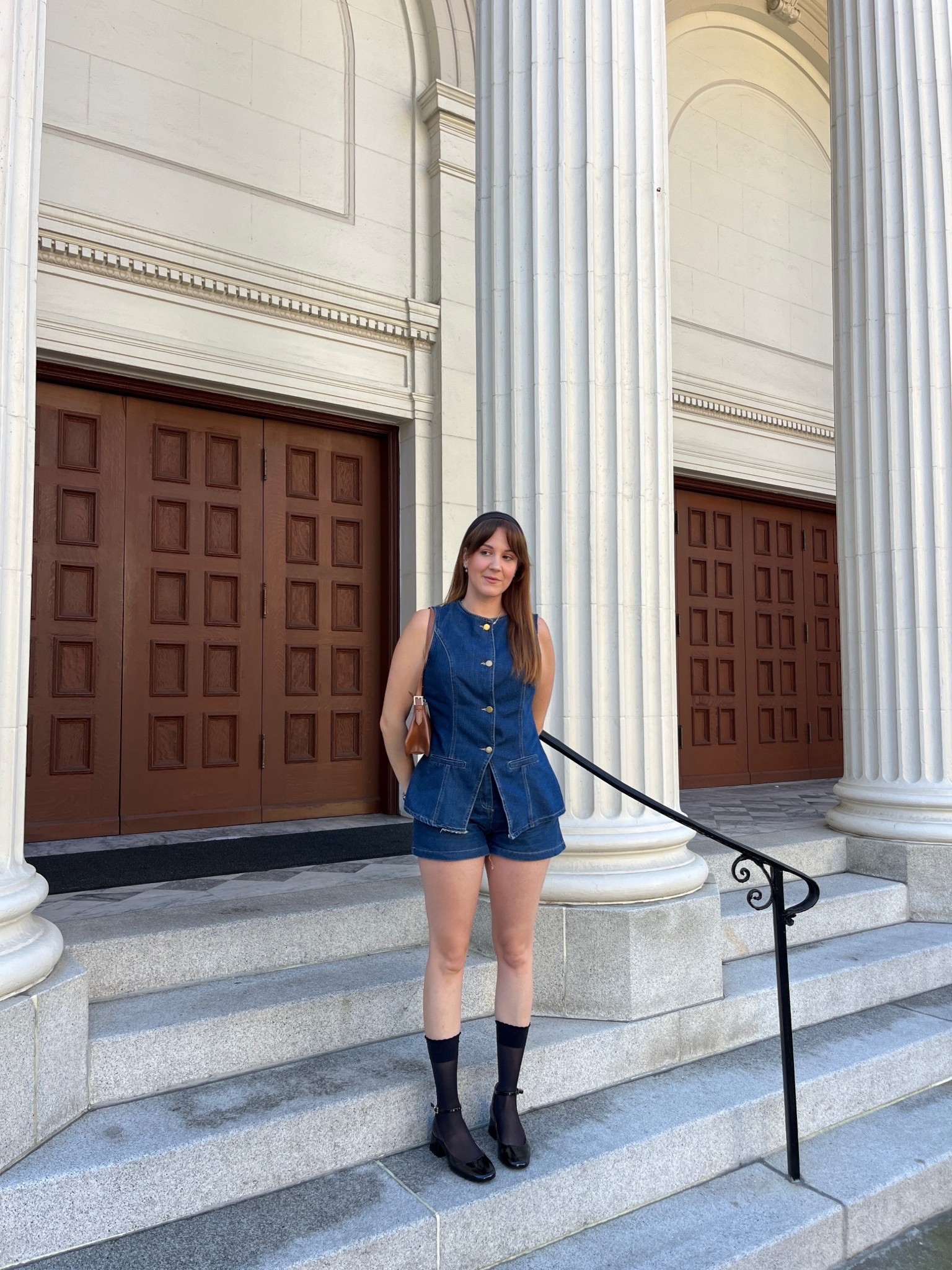 Outfit details:
-denim set from @meshki 
-babies from @sezane 
-baguette bag from @sinbono_official 
-headband from @hm

.
.
.

#falltransitionoutfit #effortlesschic #versatile #minimalist #fashion #falltransition #effortless #fallfashion #denimondenim #dailystyle  

#LTKSeasonal #LTKSaleAlert #LTKStyleTip