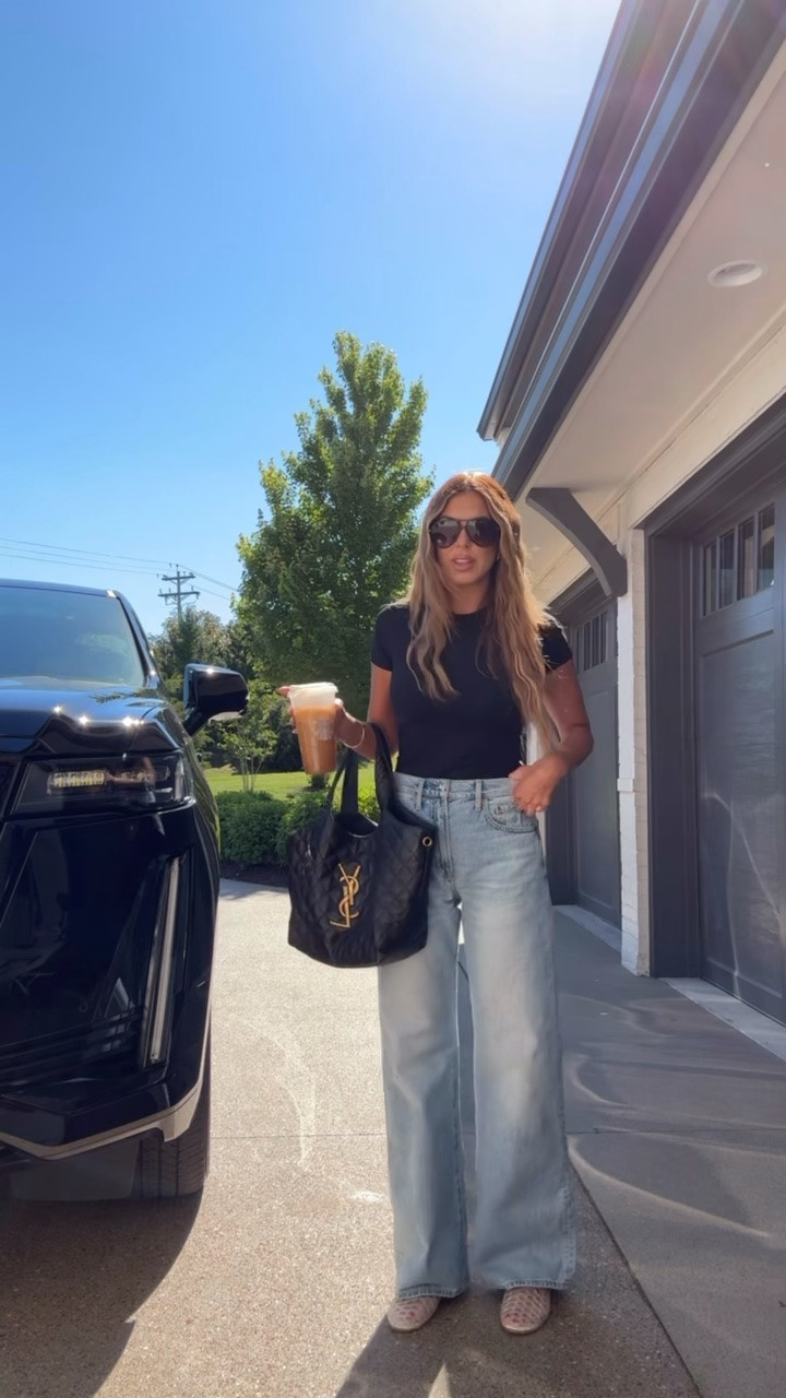 wearing a small shirt and 27 in jeans 🖤

Use Code: HOLLIETOP10  *10% off discount on Amazon for the pumiey crew neck tees!

#LTKootd