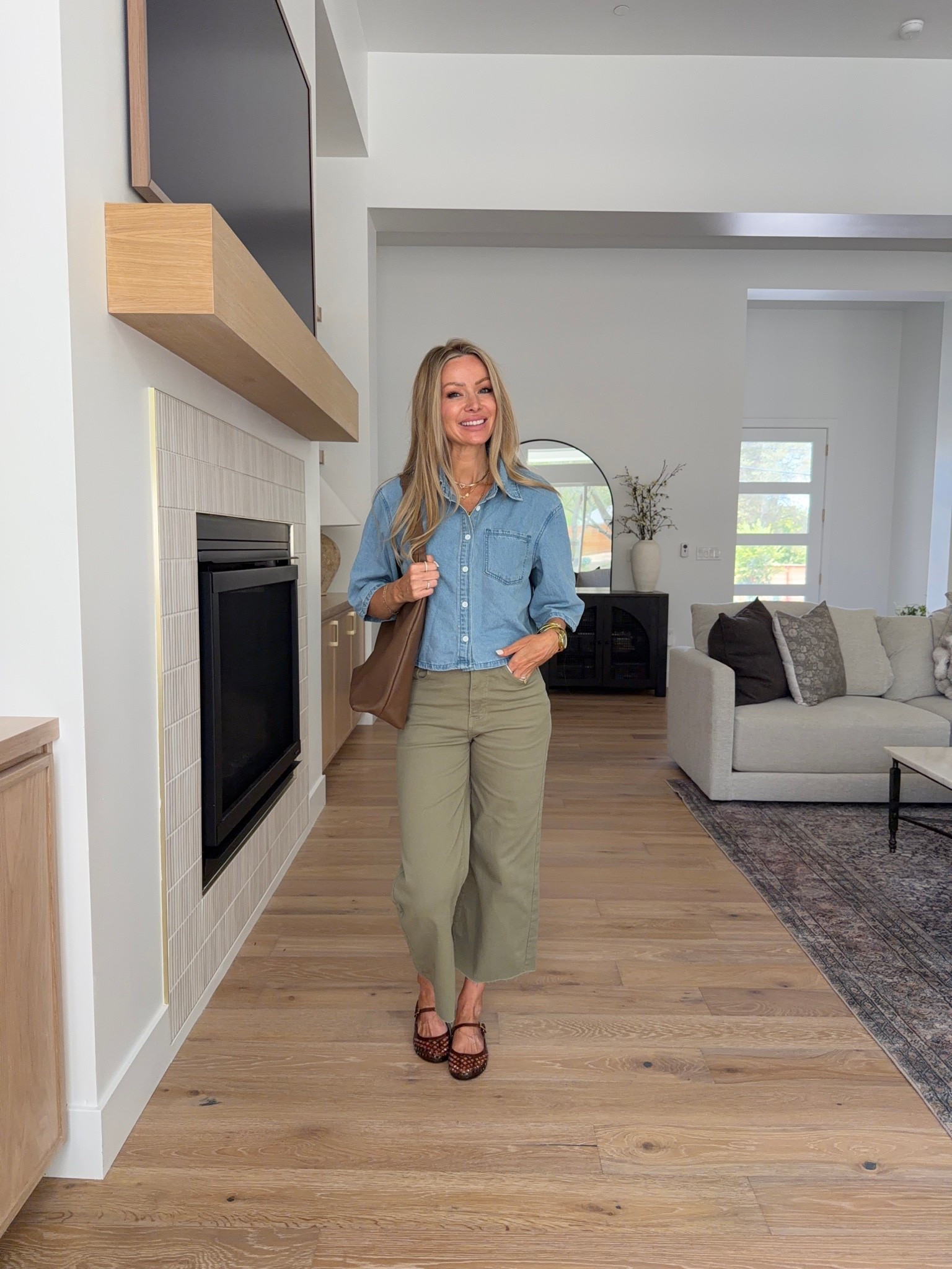 This Amazon fall capsule wardrobe is exactly the kind of haul I love—easy pieces you can mix, match and actually wear over and over. 🤎 comment AMAZON and I’ll send you details 

The color palette is SO good for fall with olive, chocolate brown, cream, denim and the prettiest little prints. I love that the same pieces can go from casual with sneakers to a polished teacher or office outfit just by changing the top, shoes or layering piece.

The floral midi skirt works with a denim jacket, sweater over the shoulders or a brown fall jacket, and those olive cropped pants are such a good everyday basic with everything from gingham to chambray. Then of course I had to add a few really good jeans and simple tops to make the whole capsule feel wearable for real life.

If you’re trying to build a fall wardrobe without buying a completely new outfit every time you get dressed, save this one. Which look would you wear first? 🤎

#amazonfashion #amazonfallfashion #fallcapsulewardrobe #amazonoutfits #falloutfits
