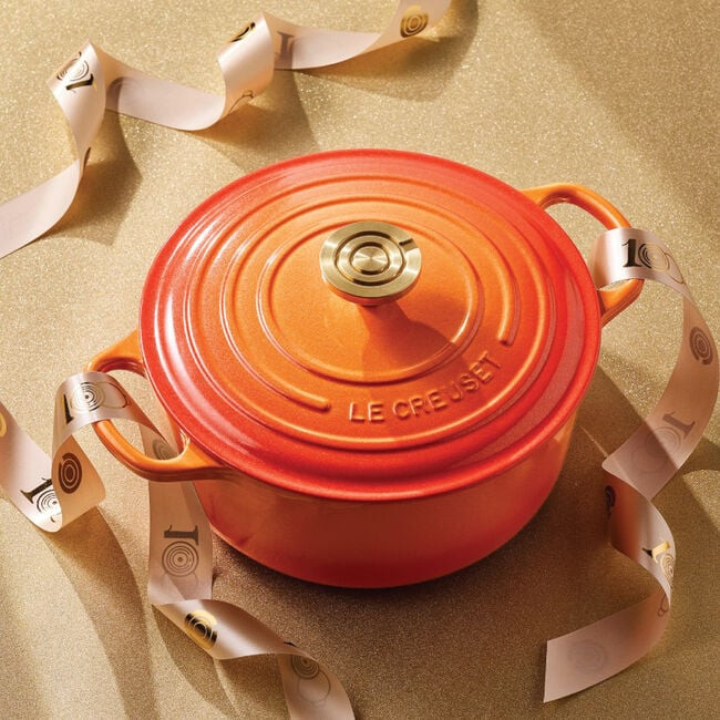 Signature Round Dutch Oven with Crucible Knob | Le Creuset