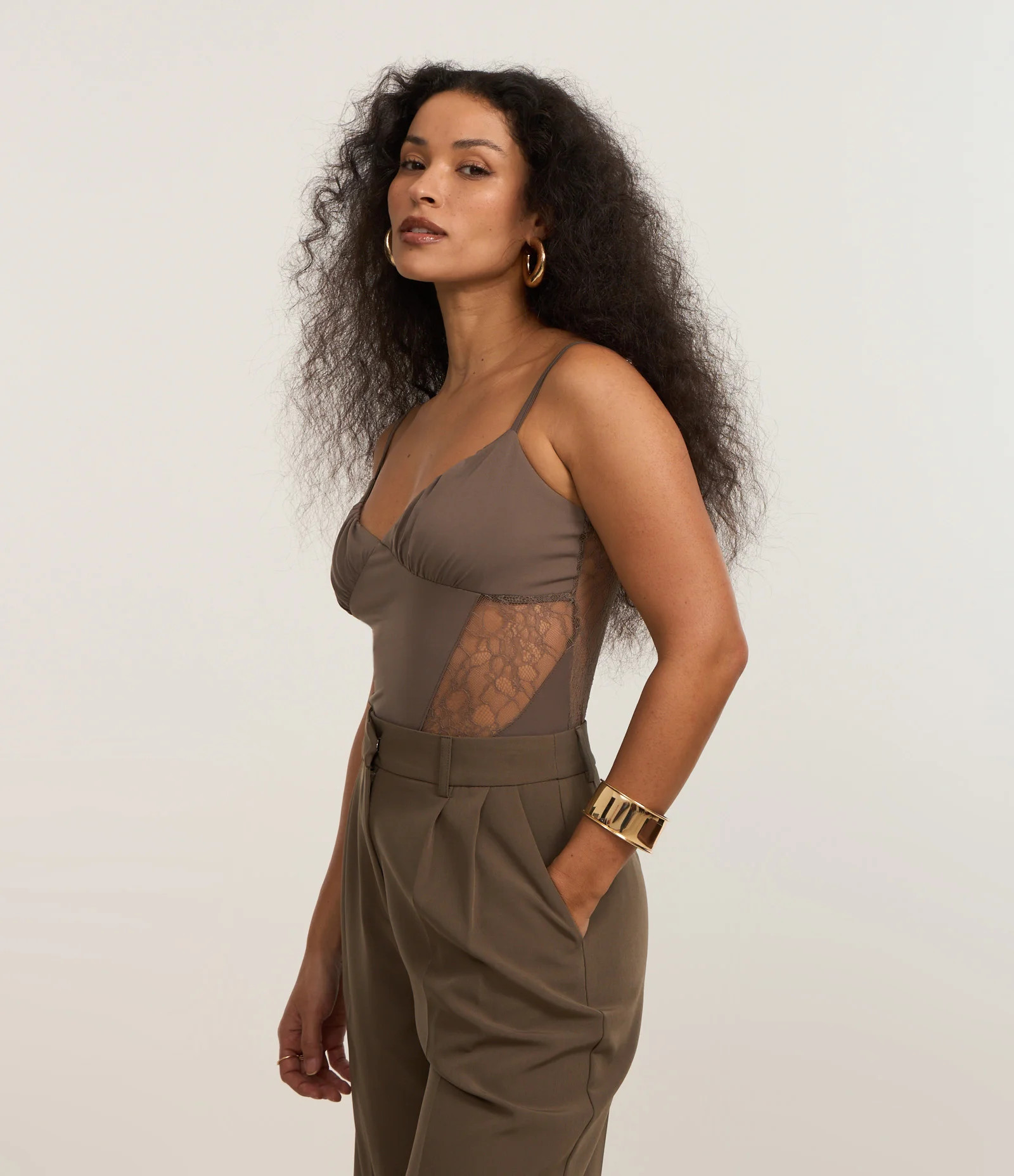 Blusa Cropped Alcinha com Busto Drapeado e Renda Marrom - Lojas Renner | Renner (BR)