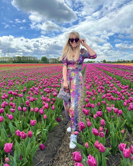 If you're considering a trip to the Netherlands, April is an ideal time to visit and witness the breathtaking tulip fields in full bloom. Don't miss the chance to explore @de_tulperij in Voorhout—it's a must-see! 

Be sure to SAVE this post if you're planning your Netherlands adventure.

This family-run business, established in 1927, has stood the test of time, spanning three generations. Learn more about De Tulperij on my blog www.cupsofcouture.com (link in bio).