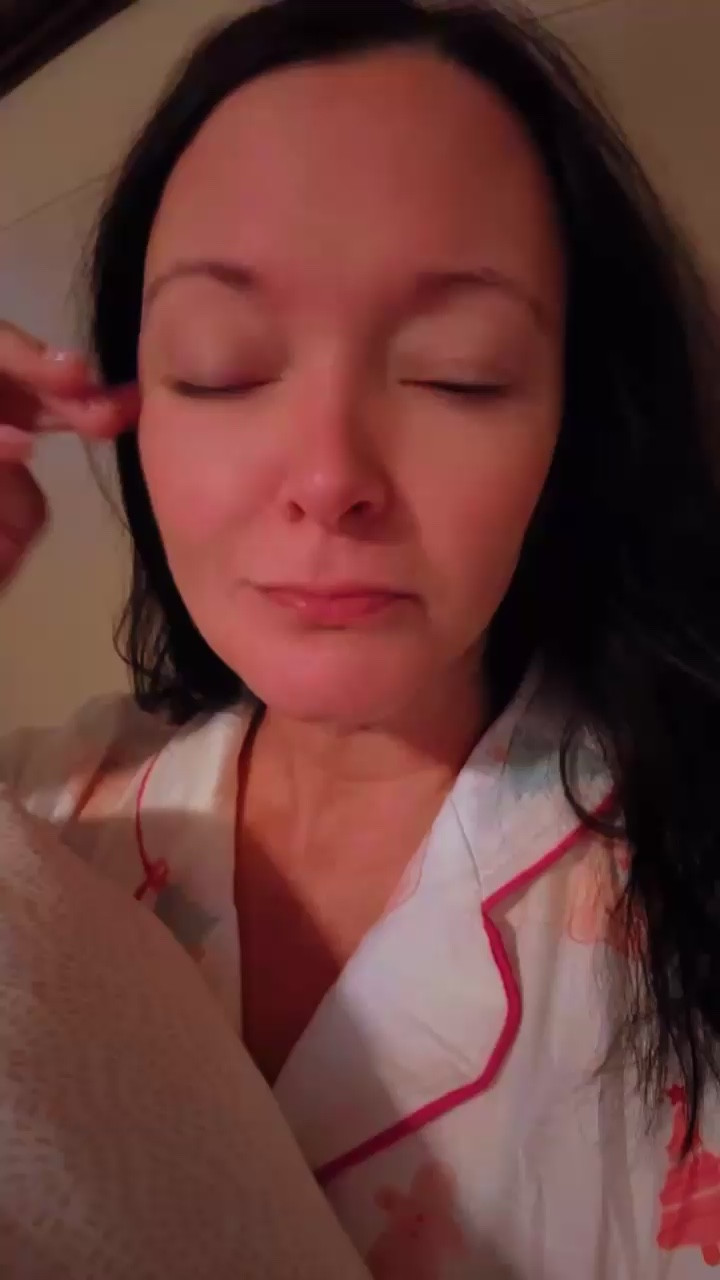 Tell me what you think about this bedding! I want to get it for our bed at the ranch! Sheets too! I’m in LOVE with the colors!! 🥰🥰🥰

#LTKmomlife #LTKHoliday #LTKHome