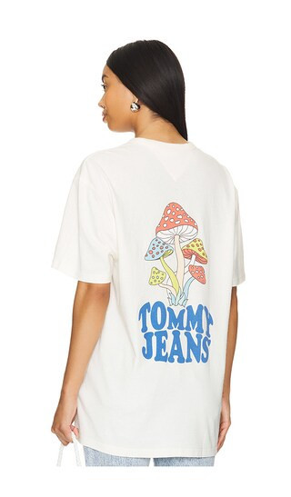 Tommy Jeans Novelty Graphic Tee in White. | Revolve Clothing (Global)