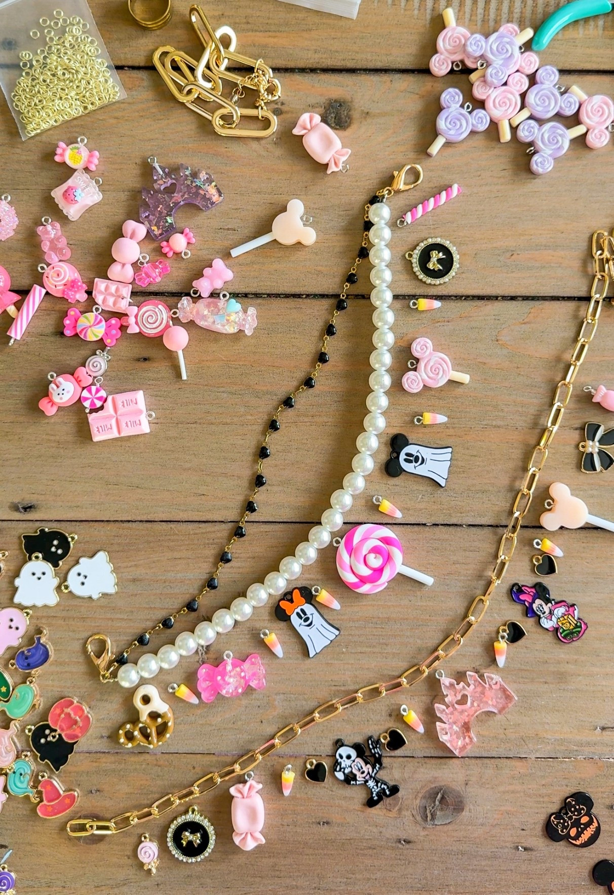 Cute spooky season 💖 DIY Mickey Halloween Charm Nexklaces + Bag Chains are on our upcoming project list! Here are the supplies we are using! 