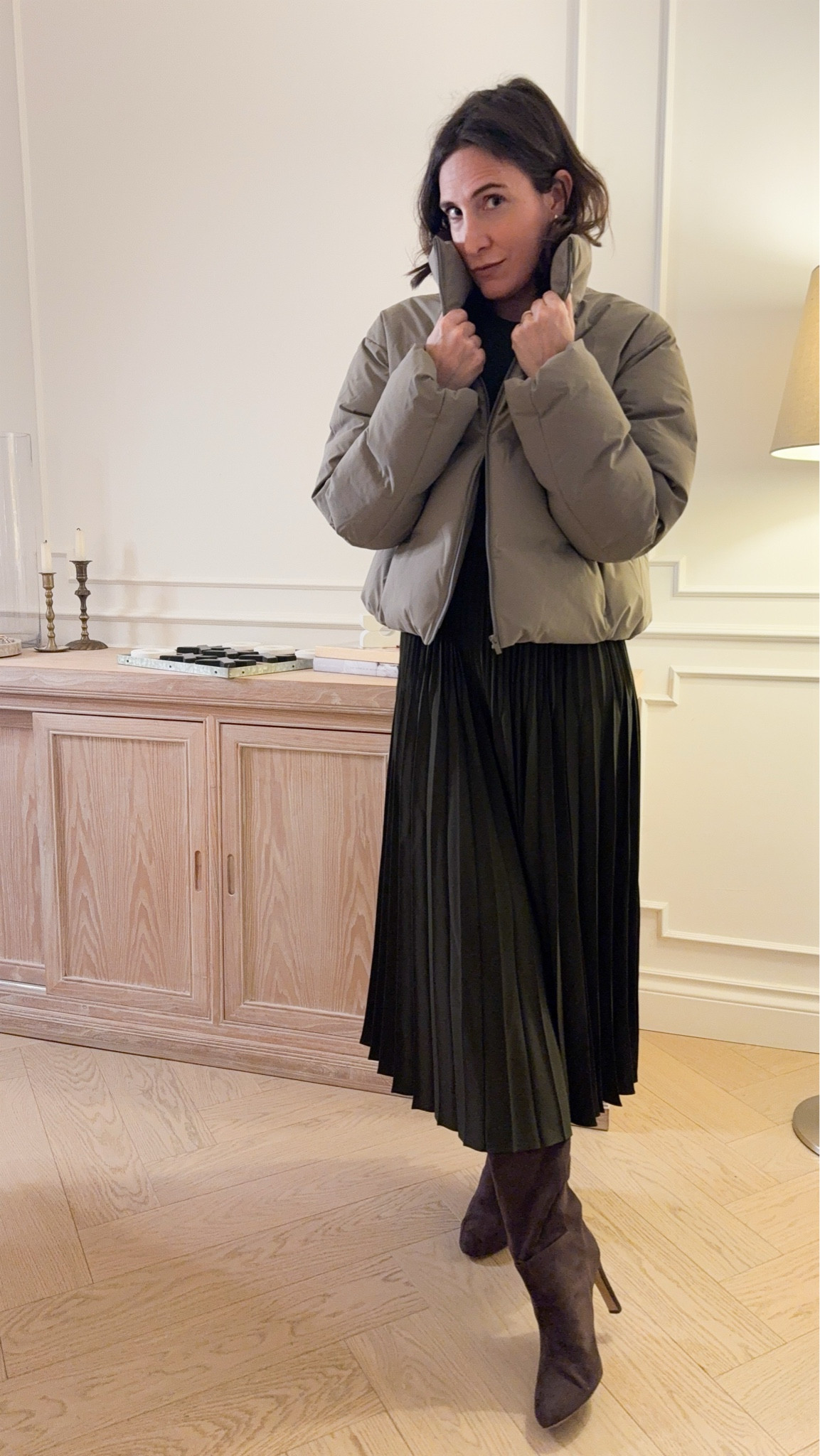 Questo piumino è davvero perfetto con tutto.
Vi piace indossato anche su un abitino come questo?
@uniqloeurope

#LTKstyletip #LTKeurope #LTKworkwear