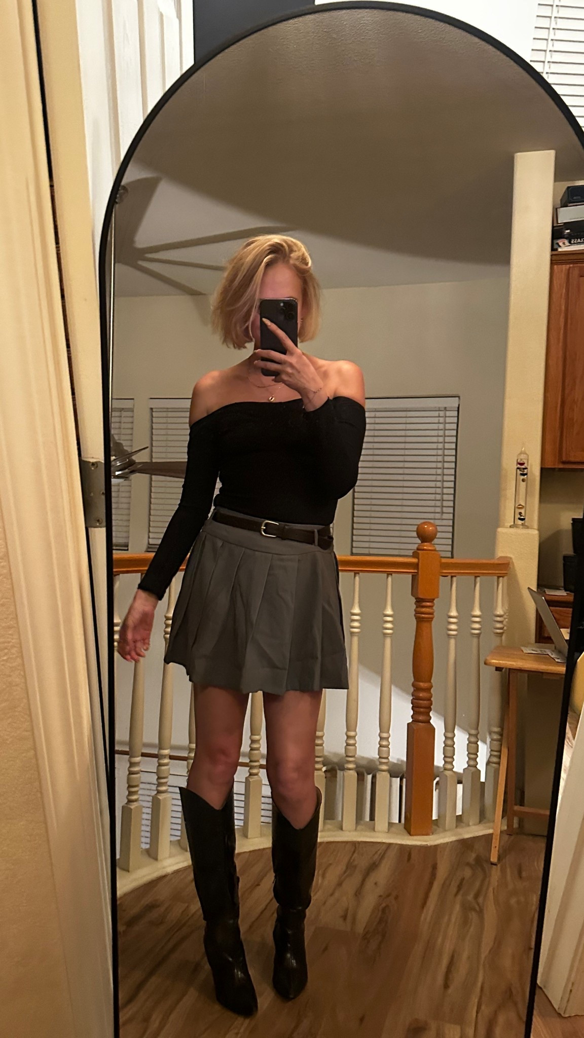 Girls night out with @VICI and this adorable pleated mini skirt that is on sale with code EXTRA40 and knee-high boots 

#LTKValentine #LTKootd #LTKSaleAlert