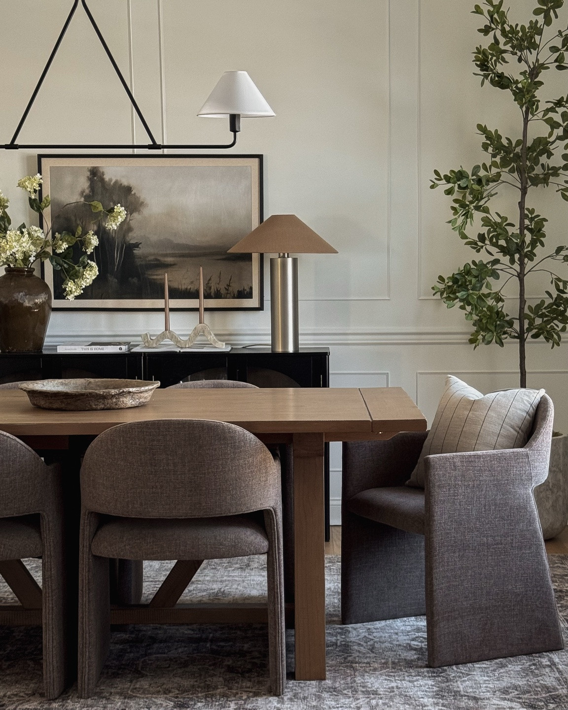 Paint color: SW Pure White
Lamp: metal table lamp from Zara Home
Artwork: HobbyLobby
Stems: Hobby Lobby

Dining table, dining room decor, dining room rug, extension dining table, sideboard decor, dining chairs, upholstered chairs, cb2 dupe, olive tree

#LTKHome