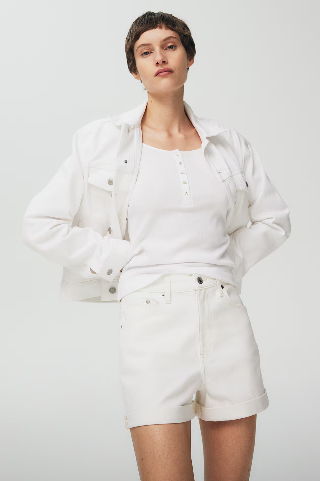 Mom Ultra High Denim shorts - White - Ladies | H&M US | H&M (US + CA)