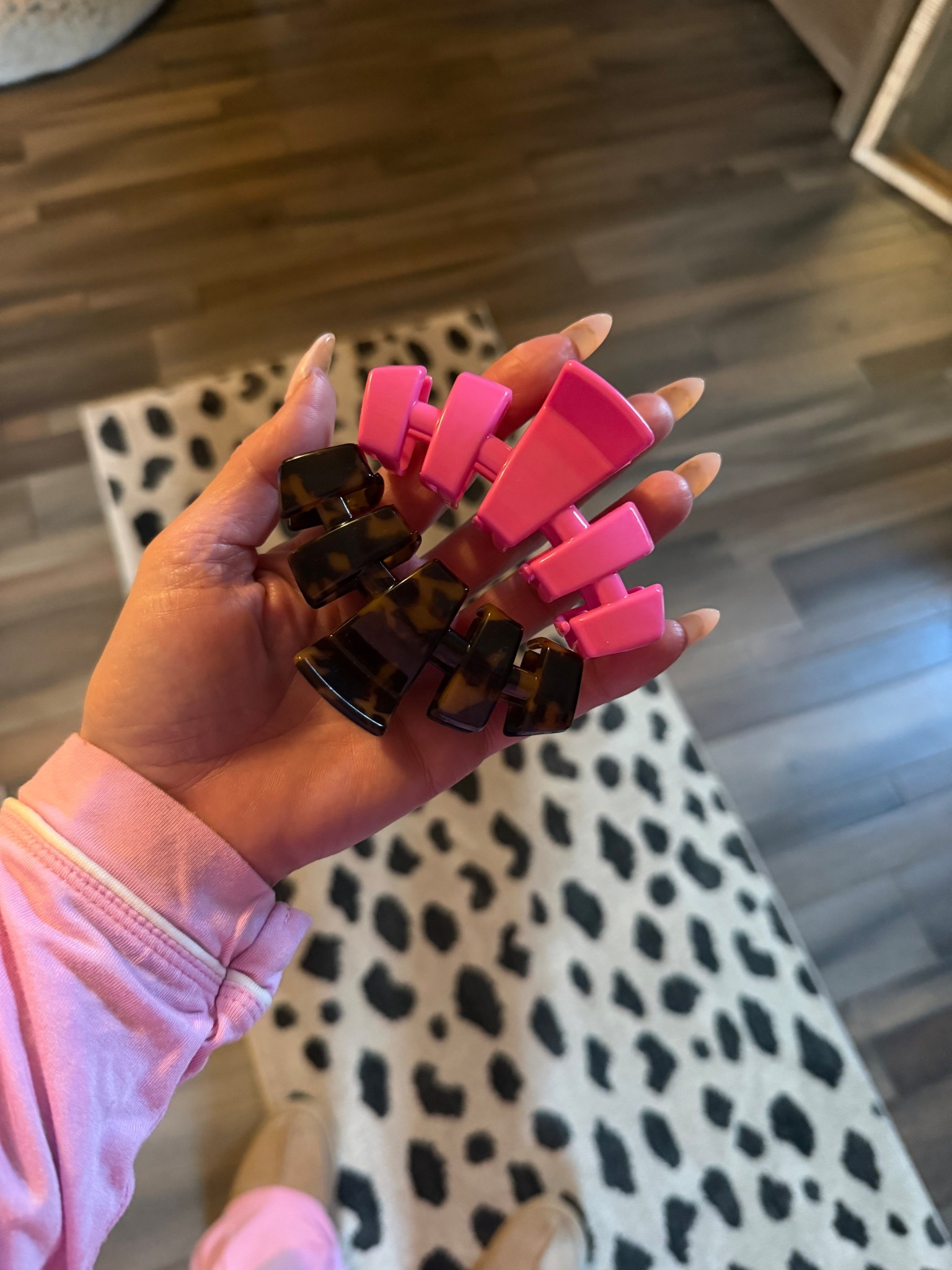 My claw clips I do the size medium the link is sold out of medium and large 