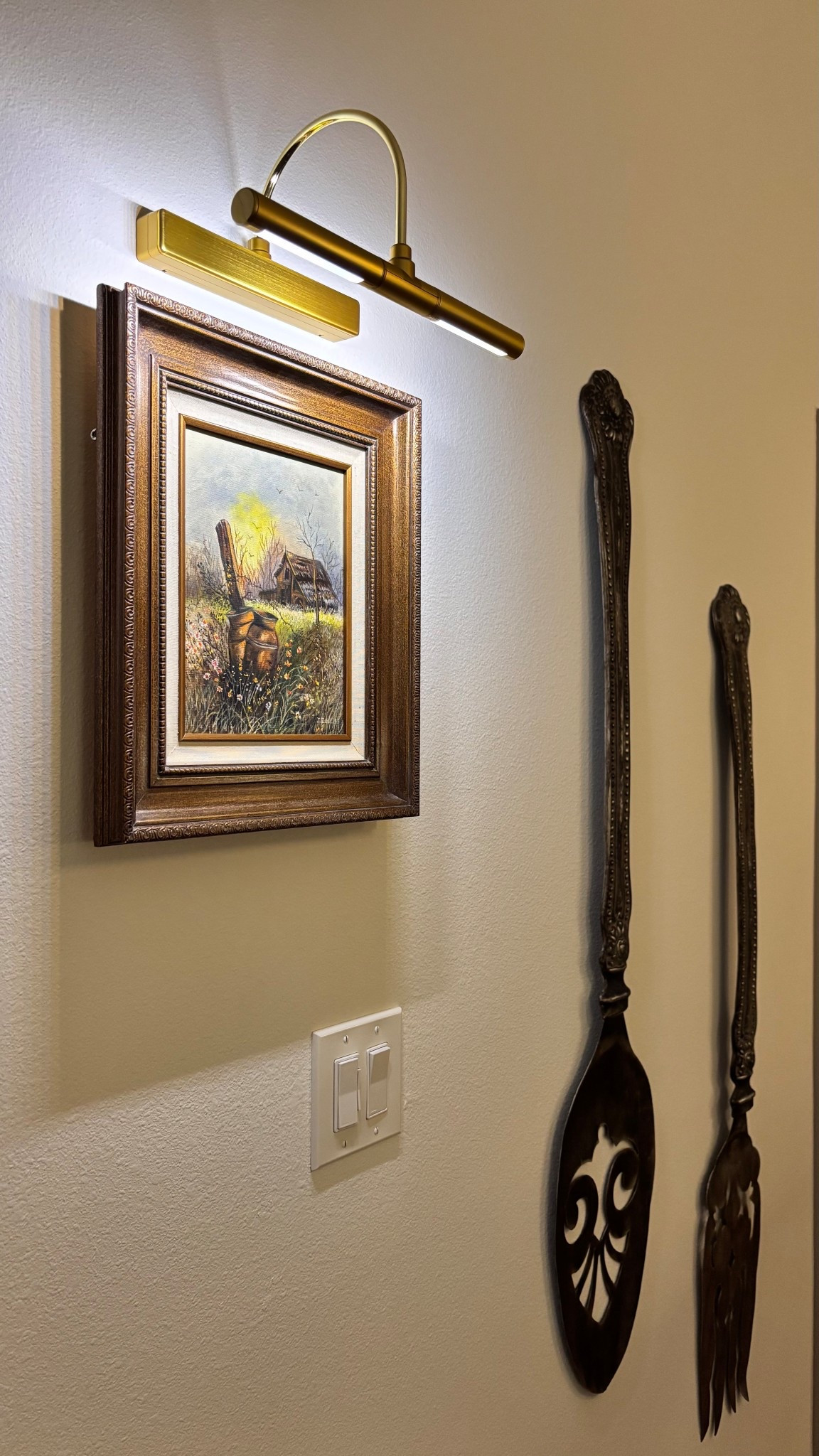 Led picture light just makes your space 10x more elevated and chic 💡